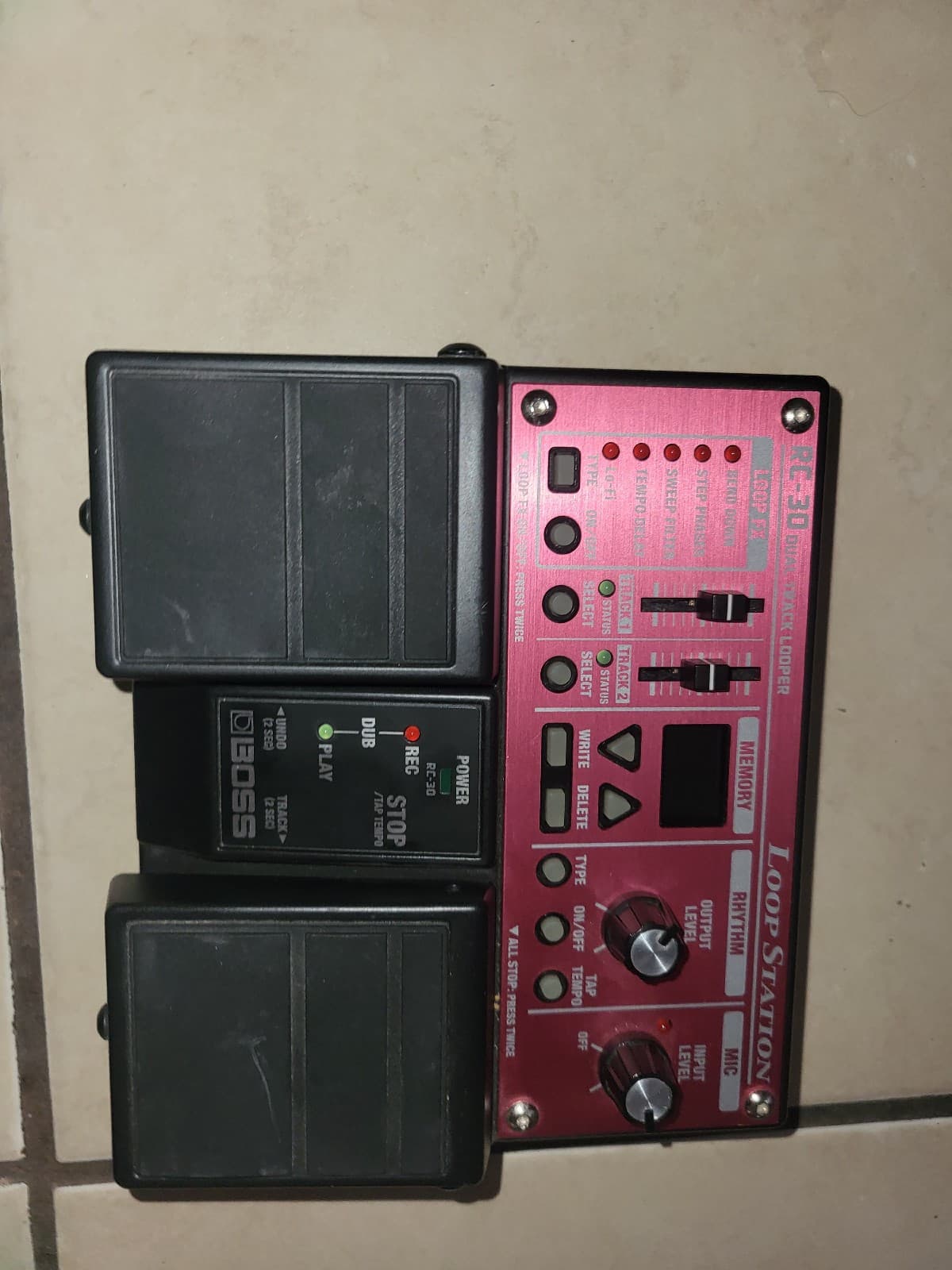 Boss RC-30 Loop Station Looper Sampler Effects Pedal  Works 2