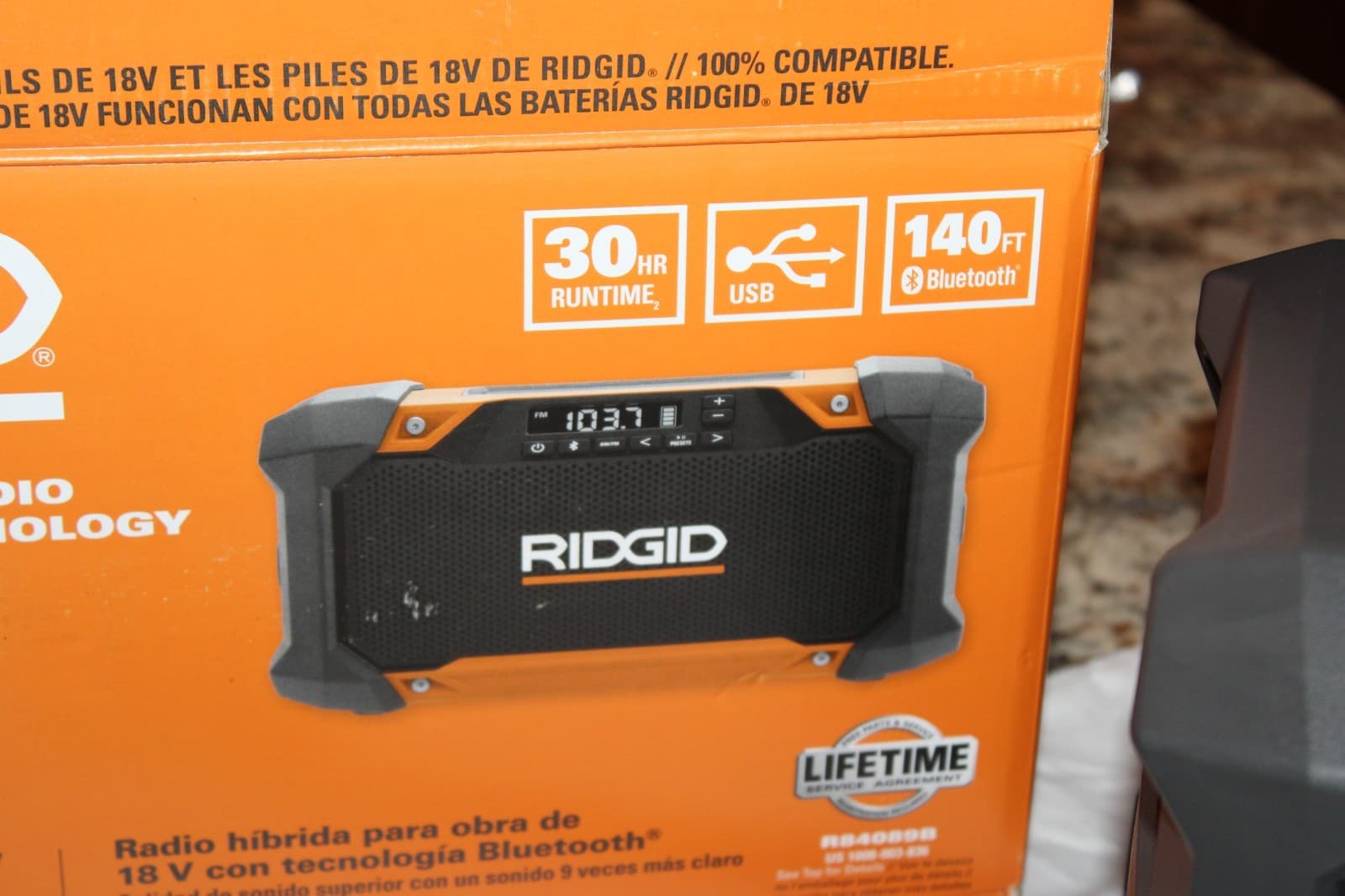 NEW RIDGID R84089B 18V Hybrid Jobsite Radio with Bluetooth Technology - Black 4