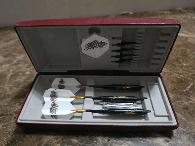 Vintage Blatz Draft Dart Set Case With 3 Darts Extra Flights And Tips