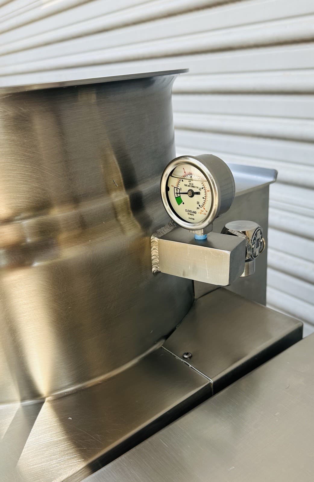 Cleveland KGT-6-T Natural Gas 6 Gallon Tilting 2/3 Steam Jacketed Kettle 4