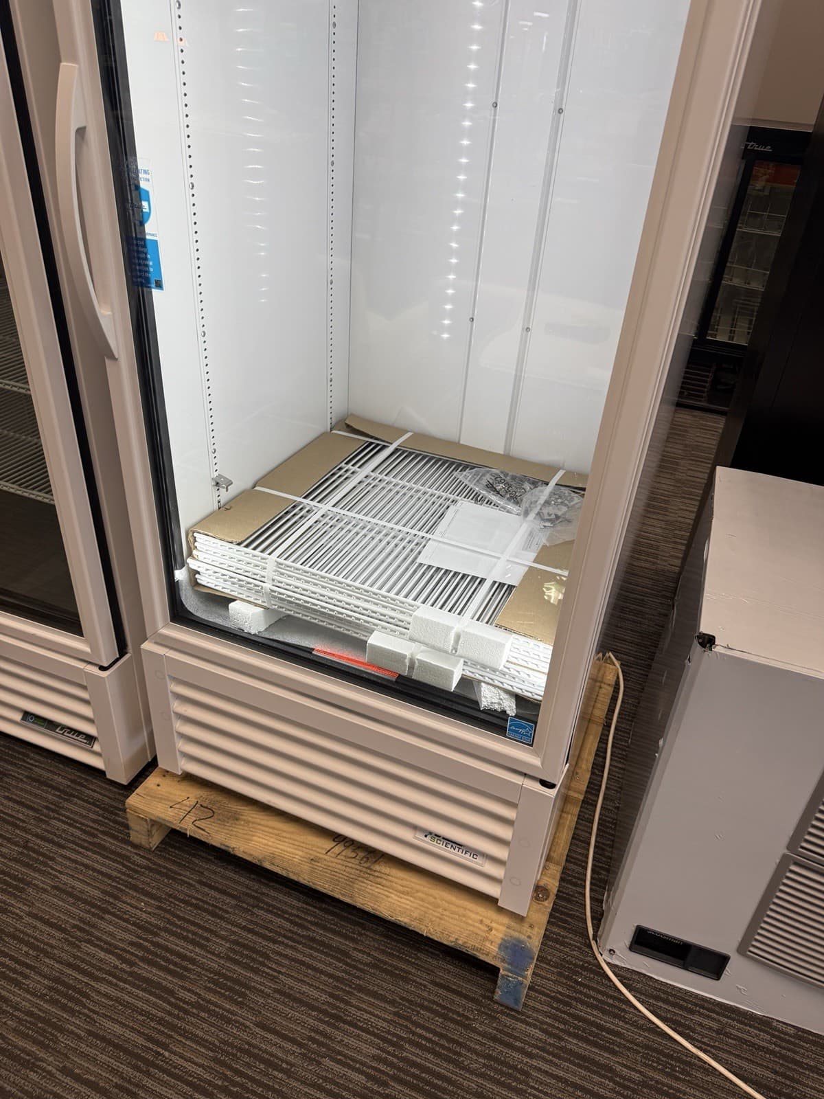 2025 TRUE TSCI-600R-G-PH-TSL01 1 Door Glass Refrigerator Cooler 6