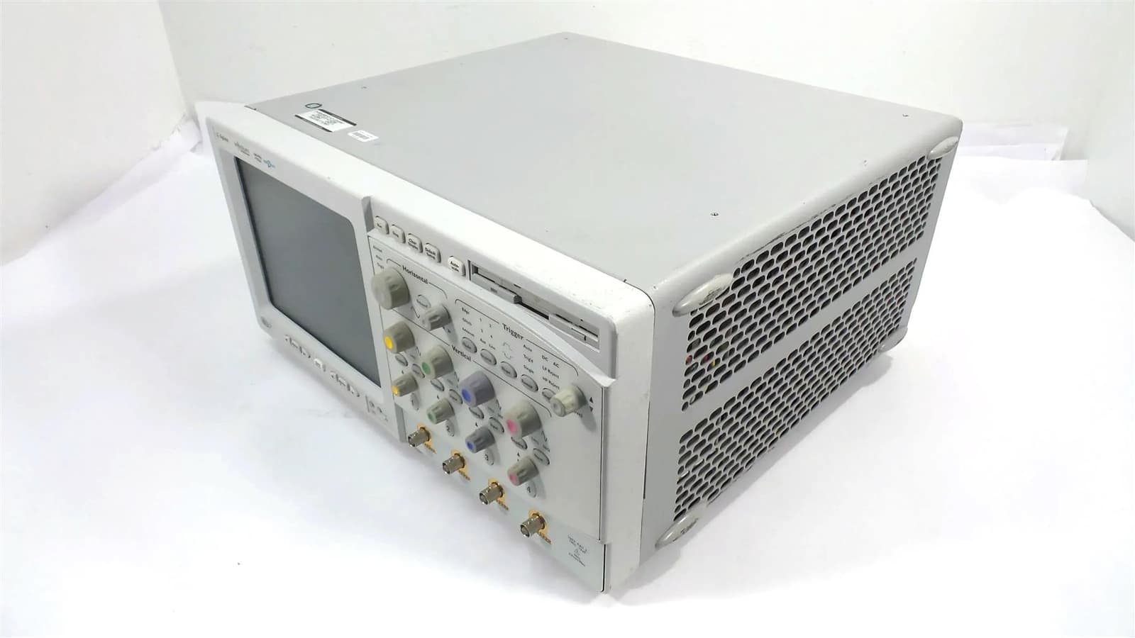 Agilent 54831M Infiniium Oscilloscope 600 MHz 4 GS/a with Accessories 4