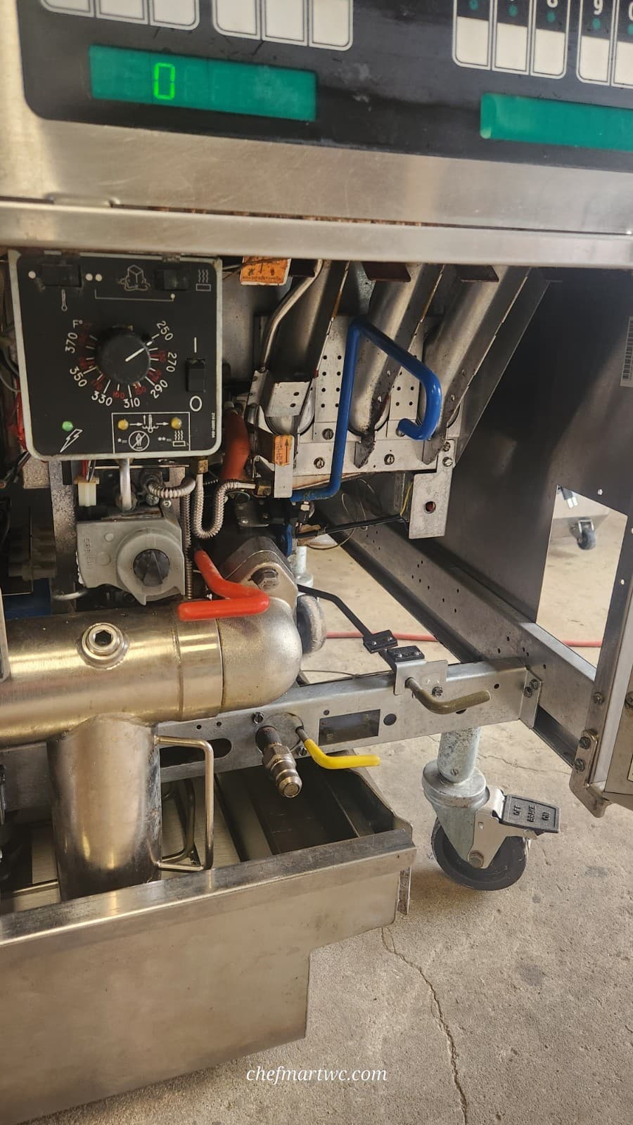 2022 PITCO SSH75-2FD--TWO BAY NATURAL GAS FRYER WITH FILTRATION 4