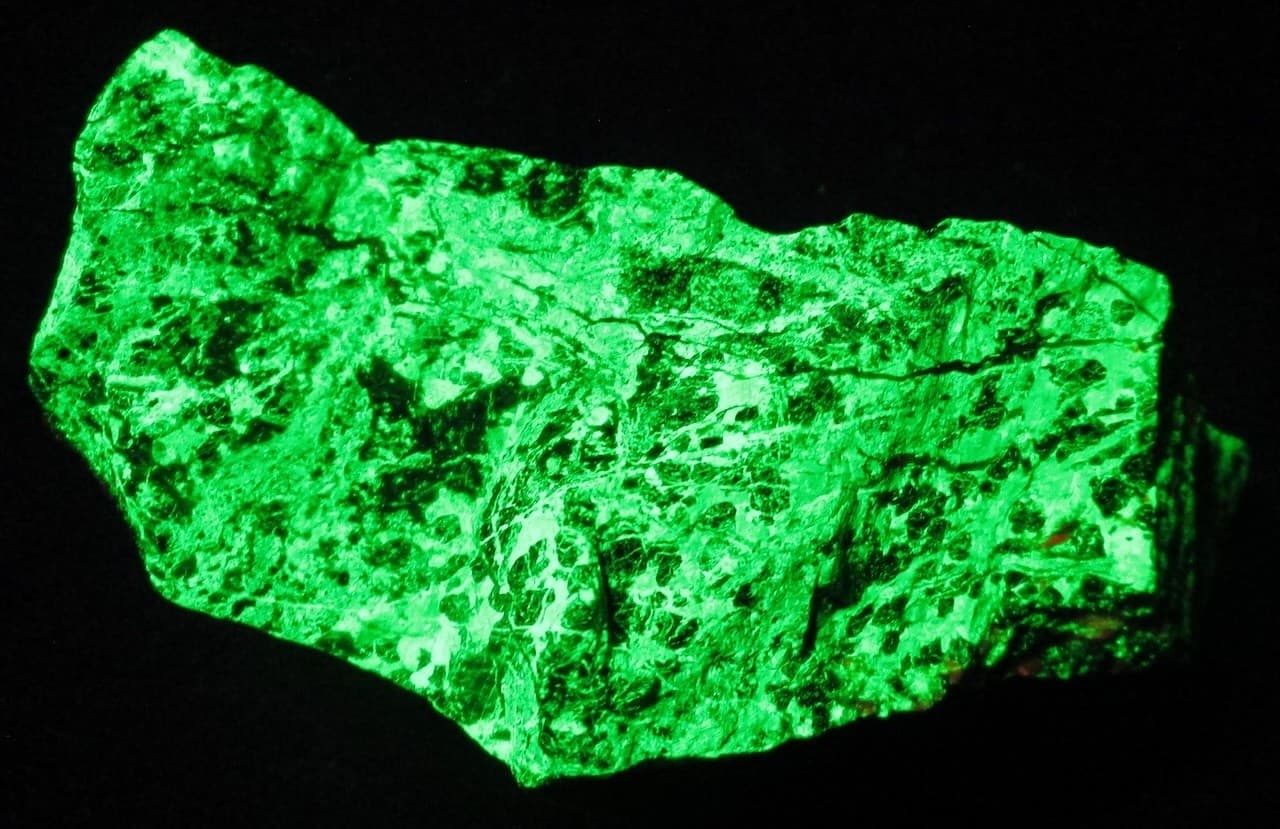 Willemite Veins Franklinite Fluorescent Mineral Sterling Hill NJ 5