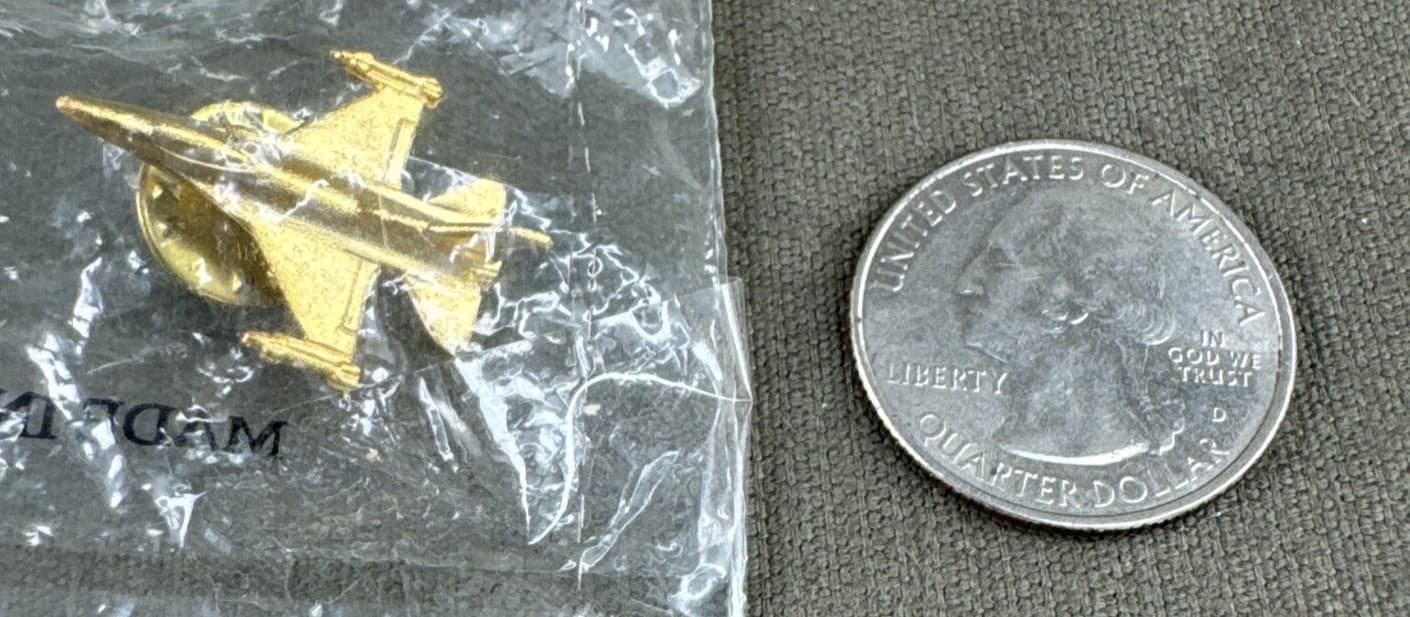 New F-16 Fighting Falcon Pin Gold Tone Metal Tie Lapel Hat Tac Vintage Air Force 4
