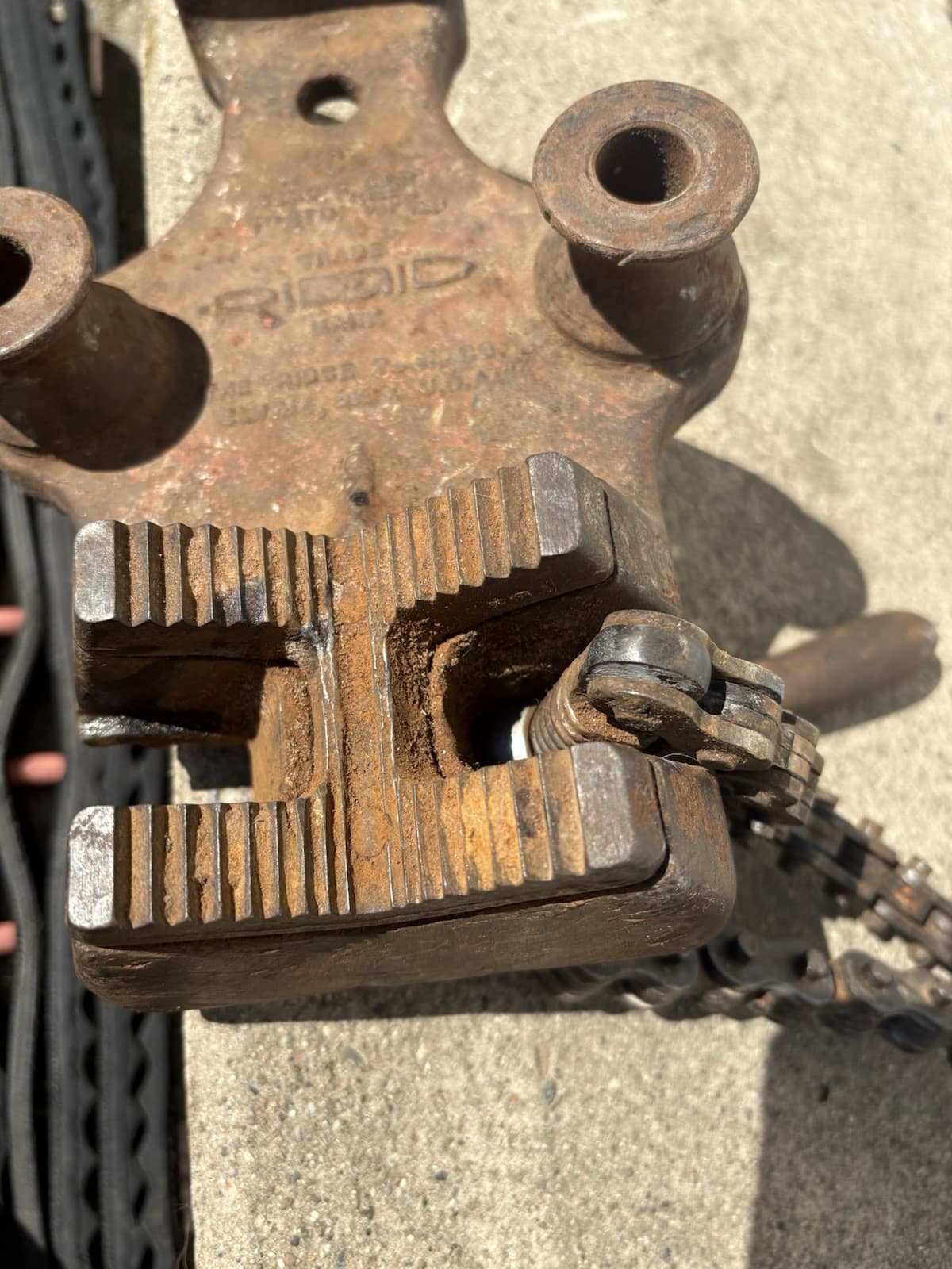 Vintage Ridgid B-C-4 Benchtop Chain Pipe Vise 1/8"-4" 3