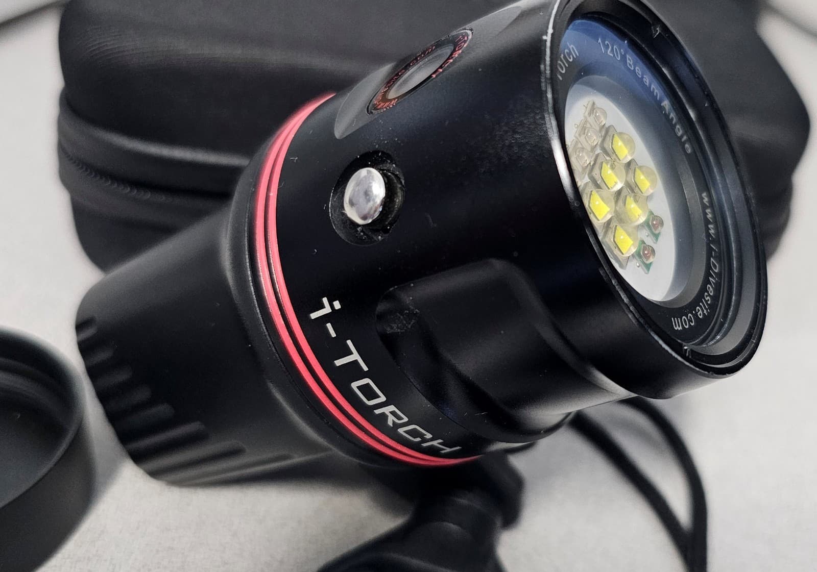 iTorch Venom 38  3 mode (white/red/uv) 3800 Lumen LED Underwater Video Light 4
