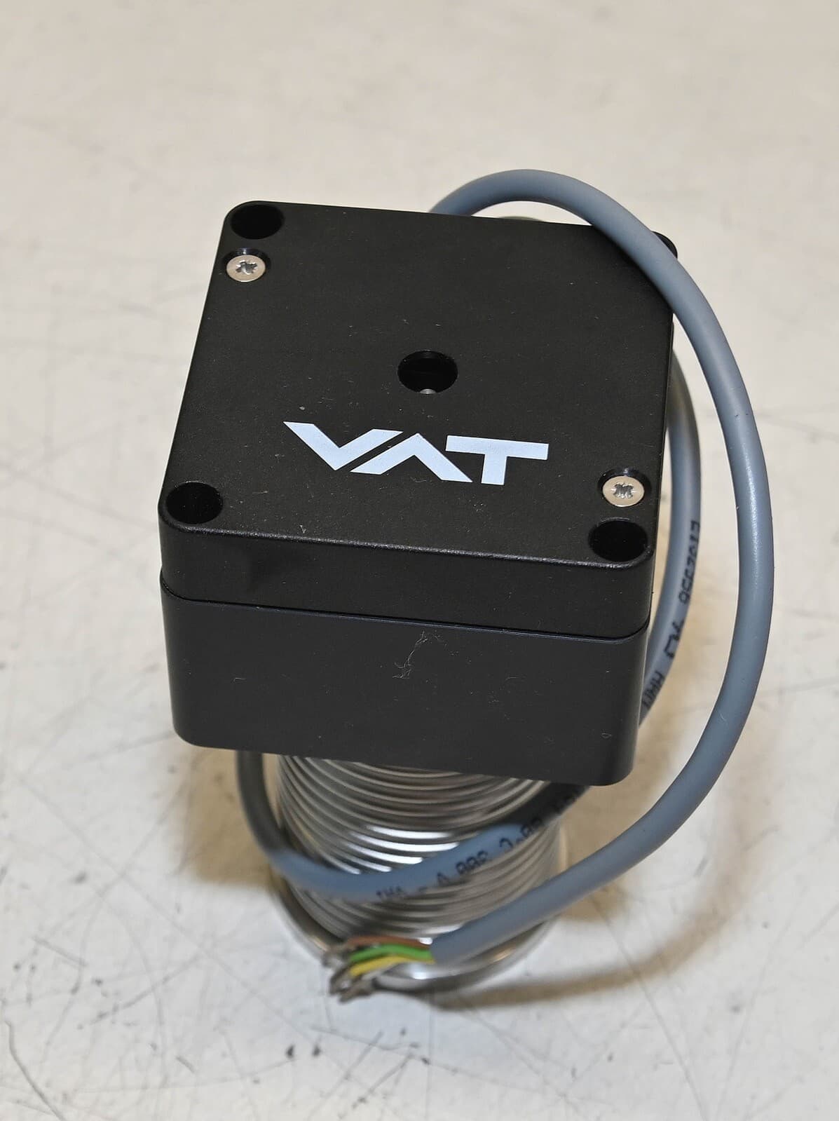 VAT 394307/0220 Pnuematic HV Angle Valve Insert 2