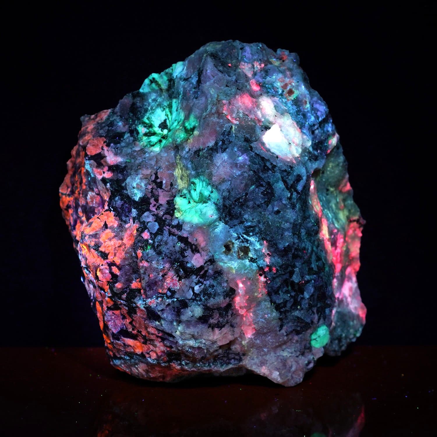 Tugtupite Analcime Sodalite more Fantasy Rock  Greenland Top Shelf! 3