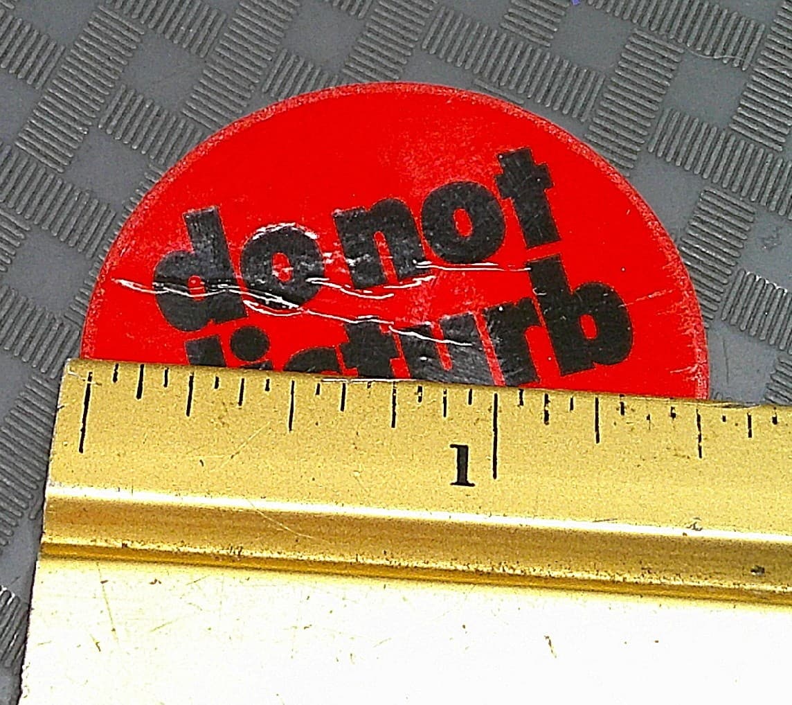 Vintage 1970s SwissAir Airlines DO NOT DISTURB Round Red Button Token Sticker 4