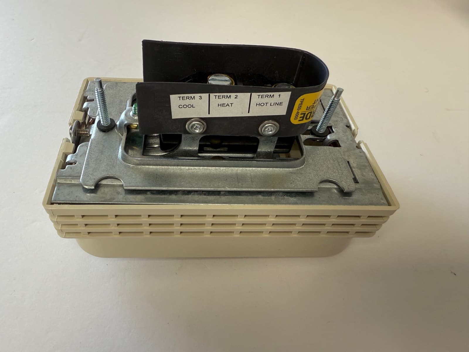 SIEMENS 134-1084 ROOM THERMOSAT LT DUTY LINE VOLTAGE RANGE 40/90 F  NEW OPEN BOX 2