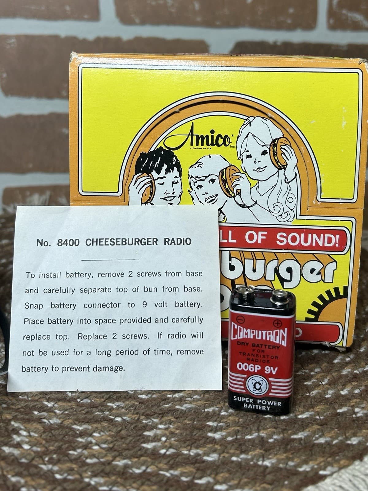 Vintage 1976 Amico Cheeseburger Novelty Solid State Radio W/ OB & Battery 5