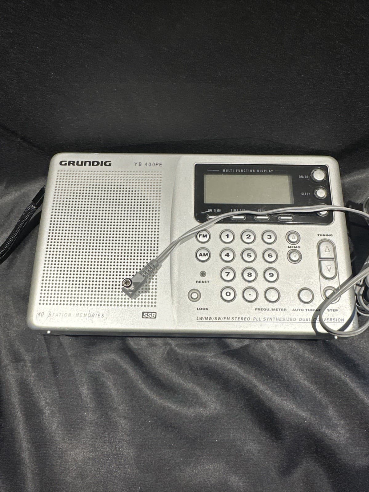 TESTED GRUNDIG Yacht Boy YB 400 PE World Receiver AM FM Short Medium Long Wave 2