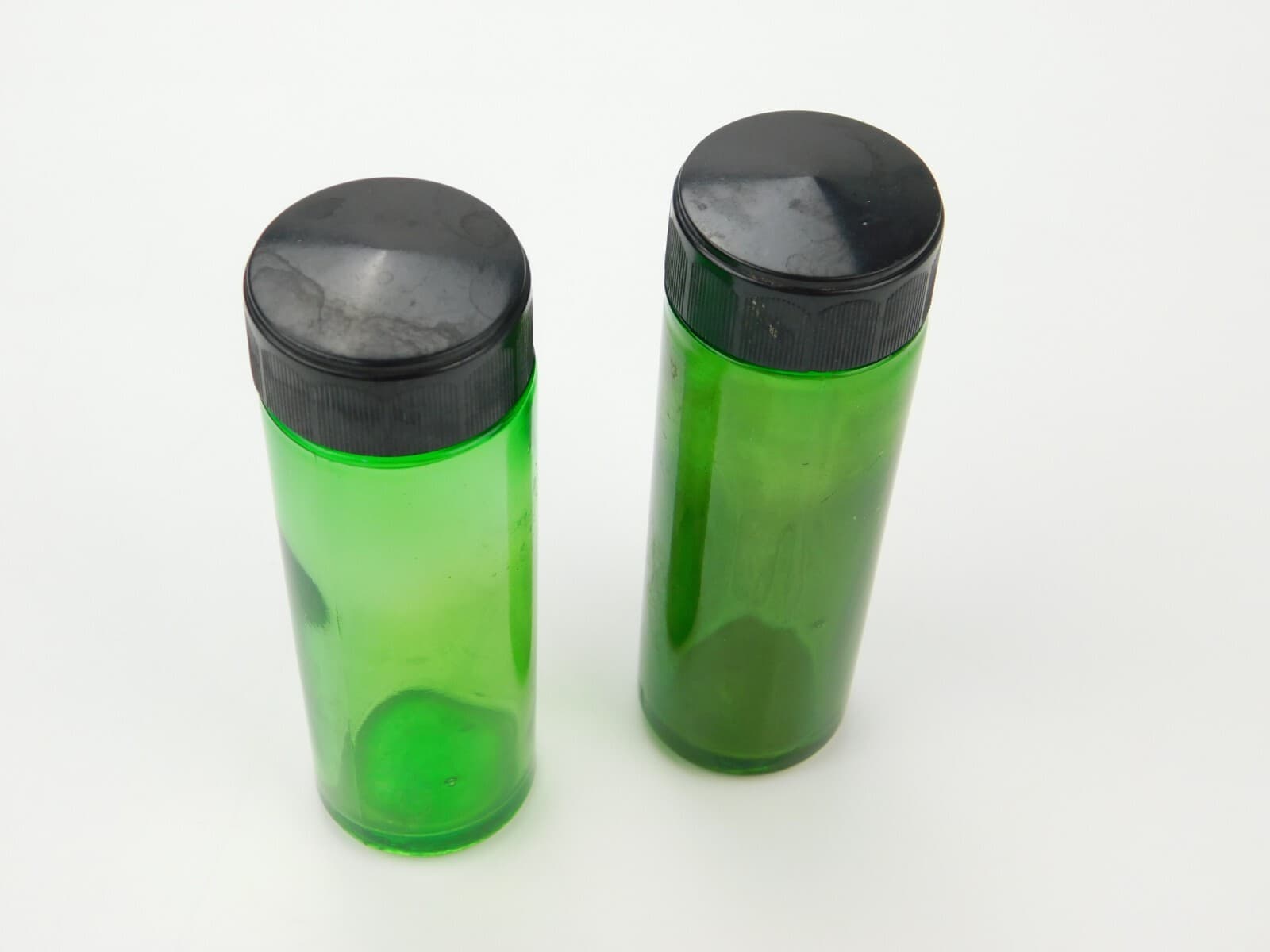 Owens Ilinois Lot of 2 Emerald Green Glass 4" Apothecary Bottles/Tubes w/lids 2