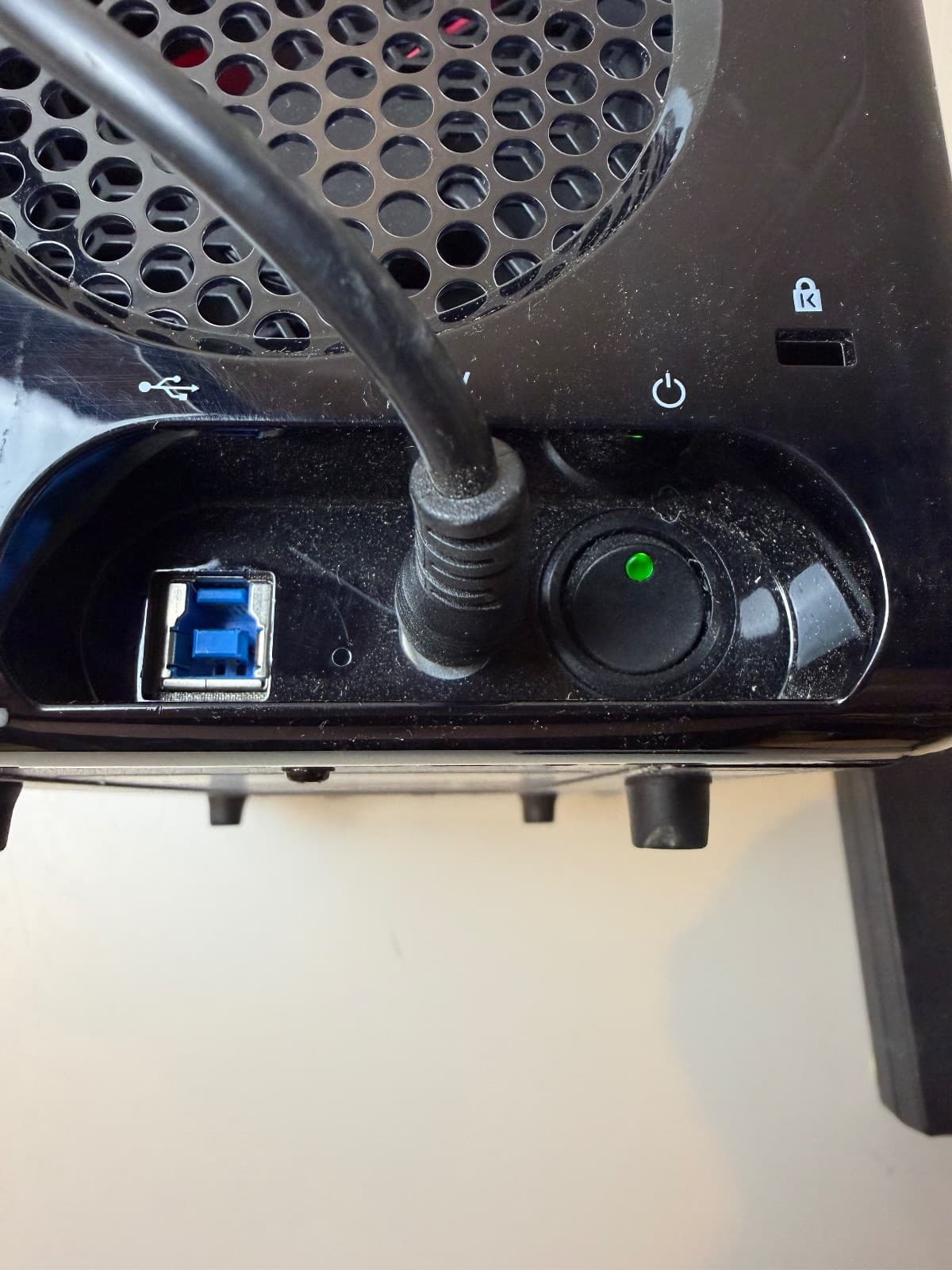 Drobo DDR3-A 922-00001-001 4-Bay Direct Attached Storage Array NAS w/ Power Cord 5