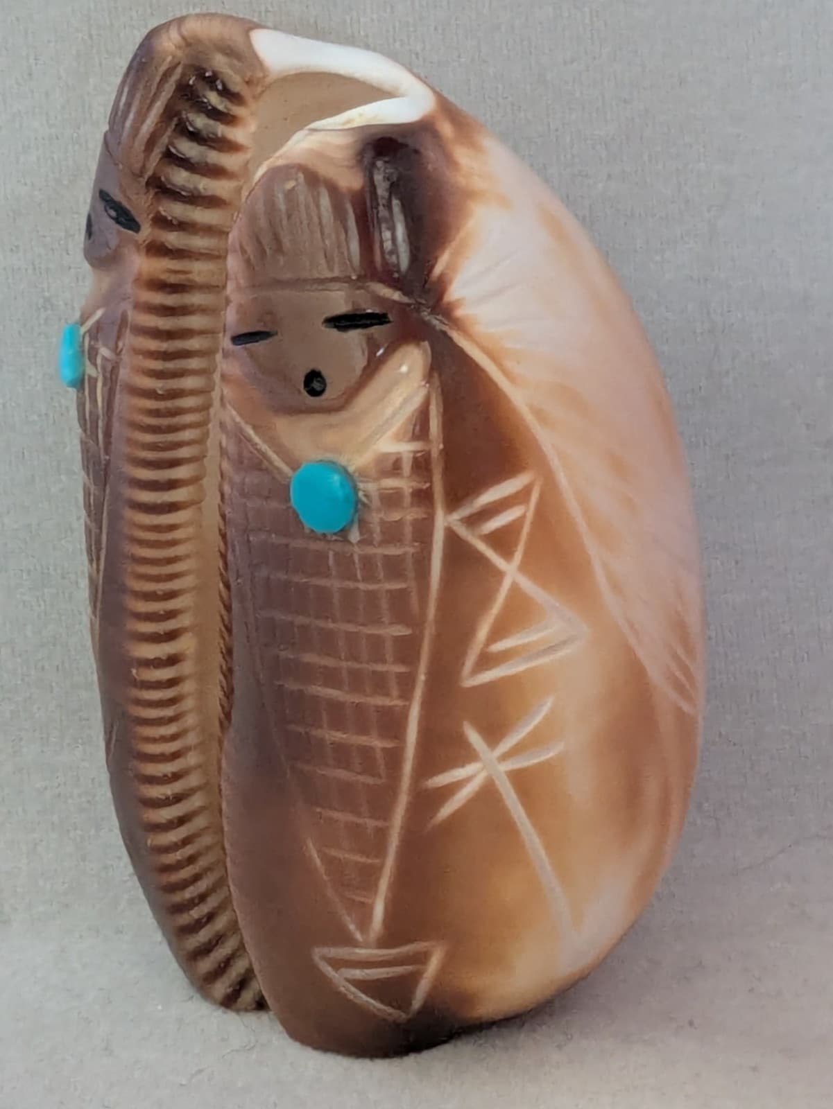 Daniel Chattin-Cowrie Shell Corn Maiden-Zuni Fetish-Native American-ShellCarving 3