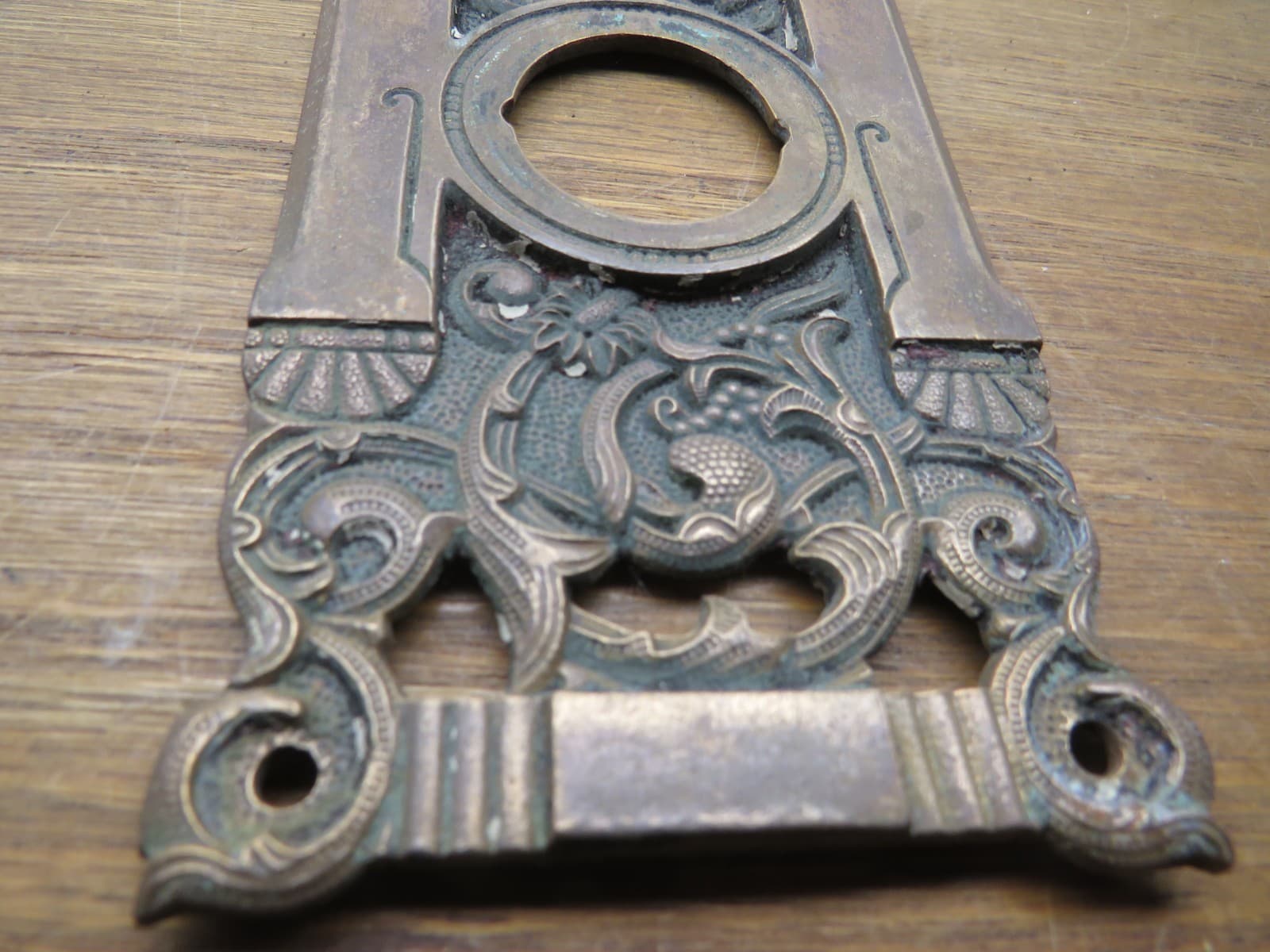 OLD GOTHIC LOOKING FIGUREINE DOOR PLATE,BACKPLATE,EASTLAKE ? ORNATE DETAIL. RHCO 2