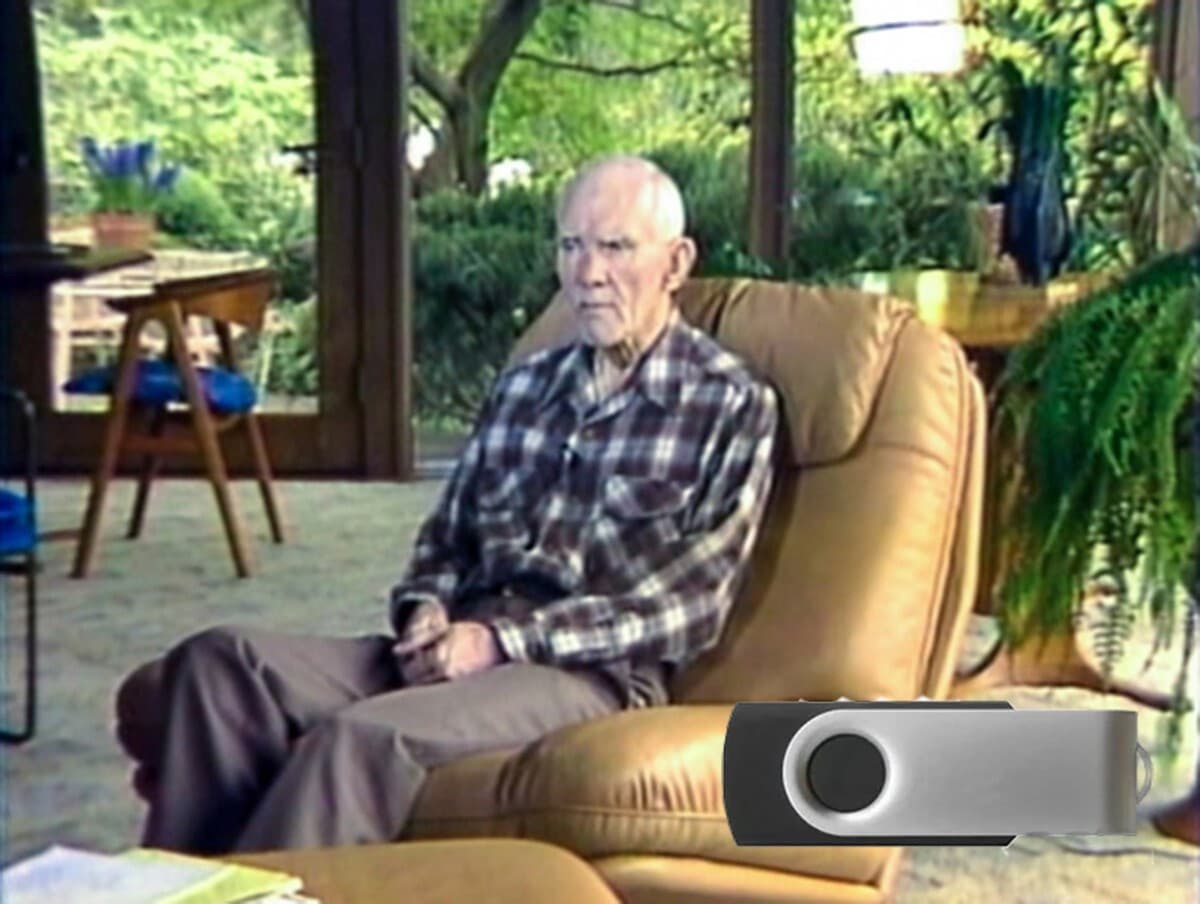 Video Interviews with Tektronix founder Howard Vollum - USB Stick (mpeg)