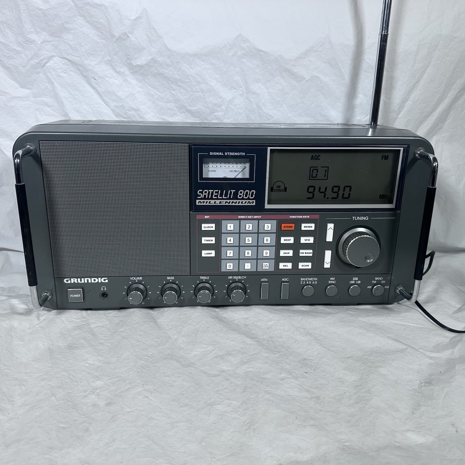 Grundig Satellit 800 Millennium Shortwave AM FM Radio World Wide Receiver 2