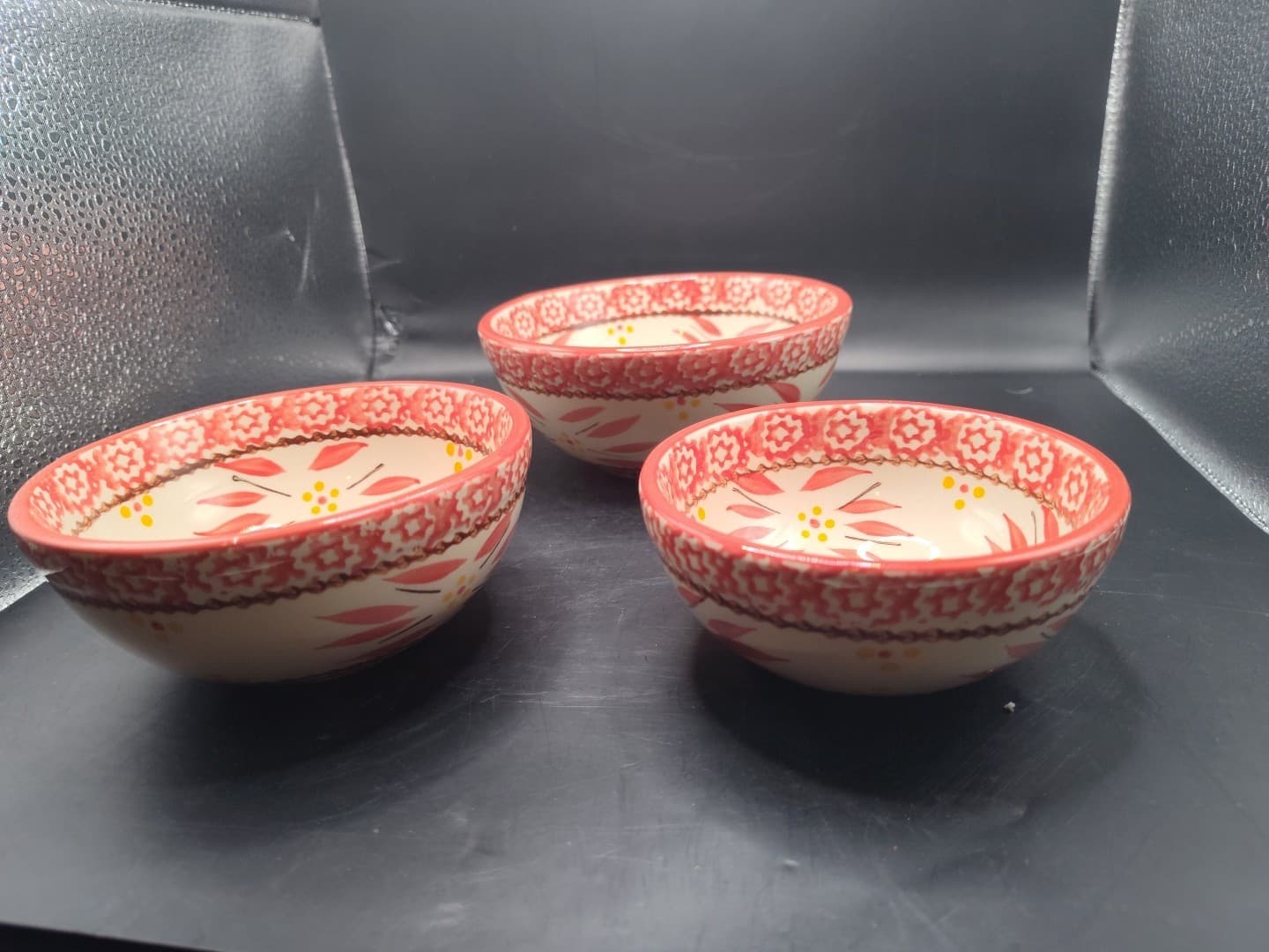 Temptations By Tara "OLD WORLD RED" ~ Set of 3 ~ Nesting Bowls Read 2