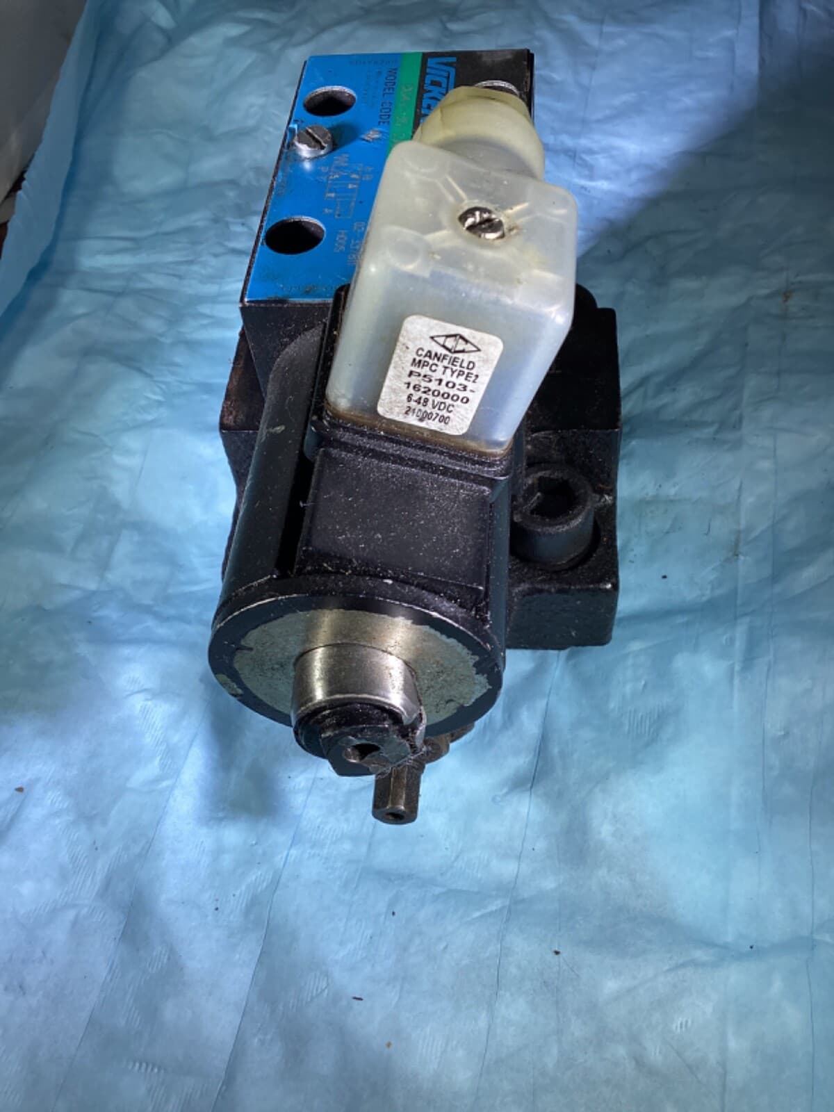 VICKERS Directional Valve DG4V-3S-2AL-M-U-HL7-60-EN490 Used 2