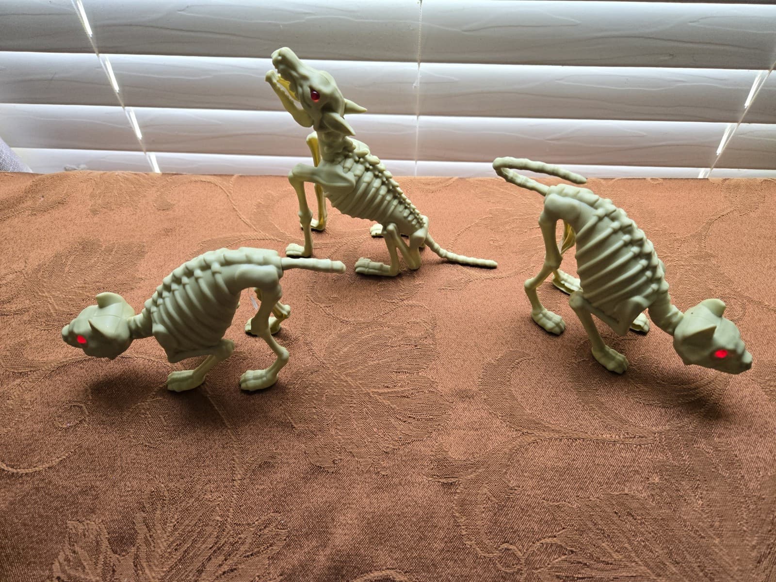6" HOWLING WOLF SKELETON Figure, Eyes Light Up and It Really Howls Set of 3 3