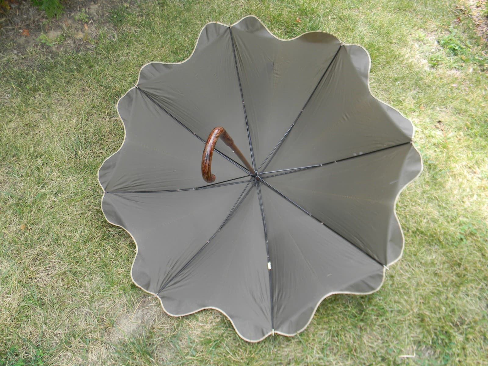 Oscar de la Renta Brown 32" Long Parasol 40" Wide Opened 6