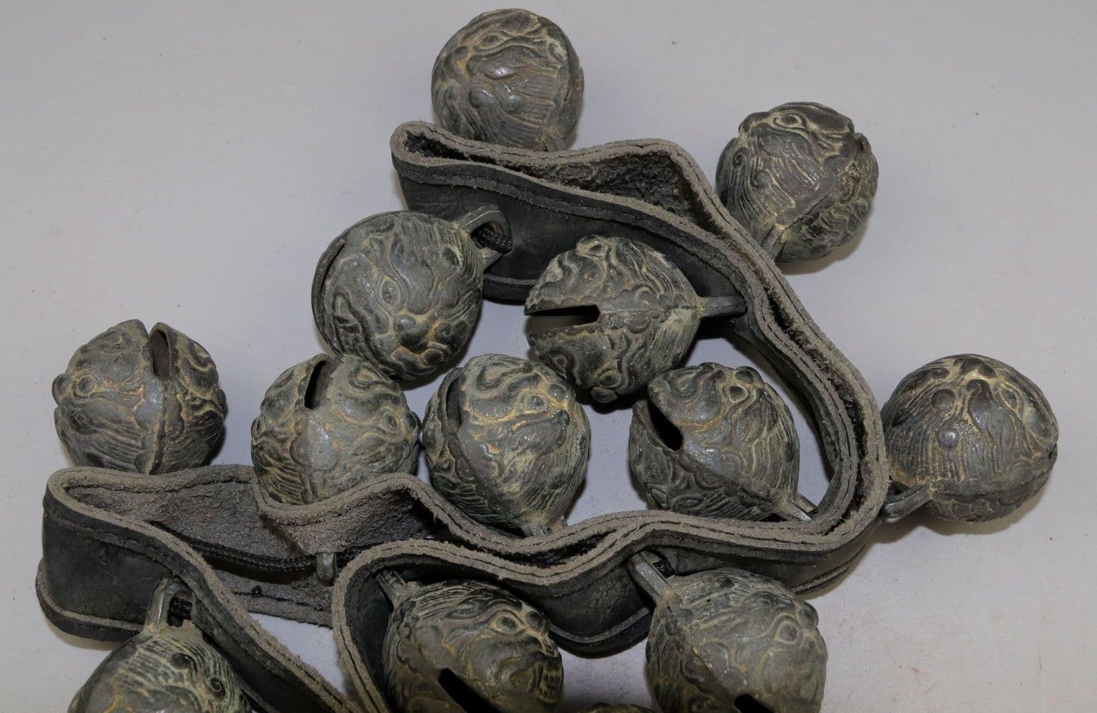 A set of China bronze dragon bells handworked statue of bronze bell 5