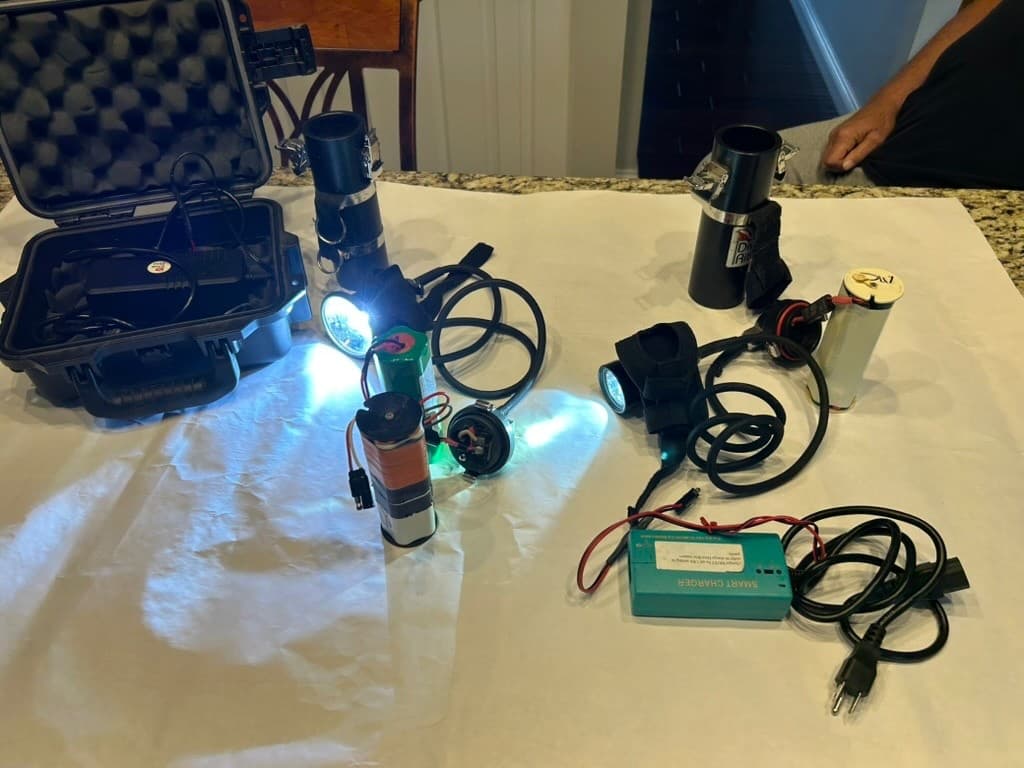 2 Dive Rite canister lights, 1 LX25 and 1 H-10, 3 batteries.   Used, selling as  2