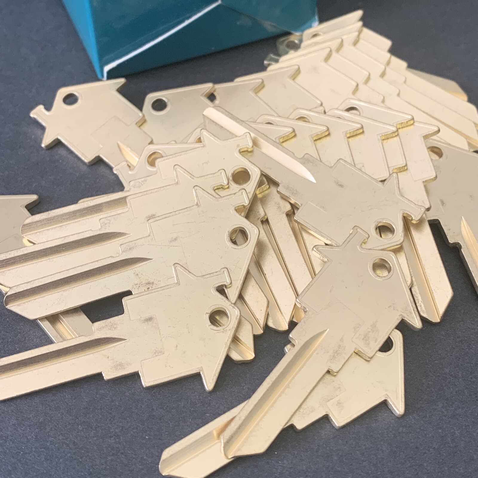 HOME-APARTMENT House Shaped Key Blank 100 PK SCHLAGE SC-1 BRASS REALTOR 6