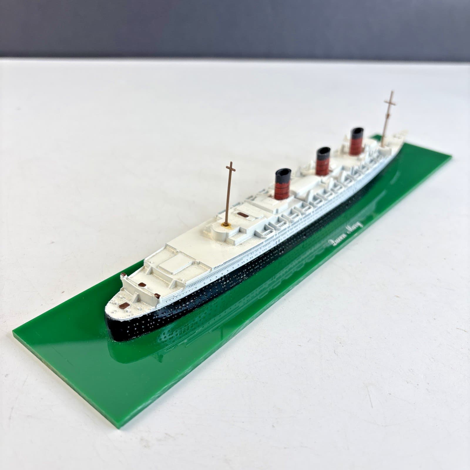Vintage Official QUEEN MARY Souvenir Metal Die-Cast Scale Model 1968 England 3