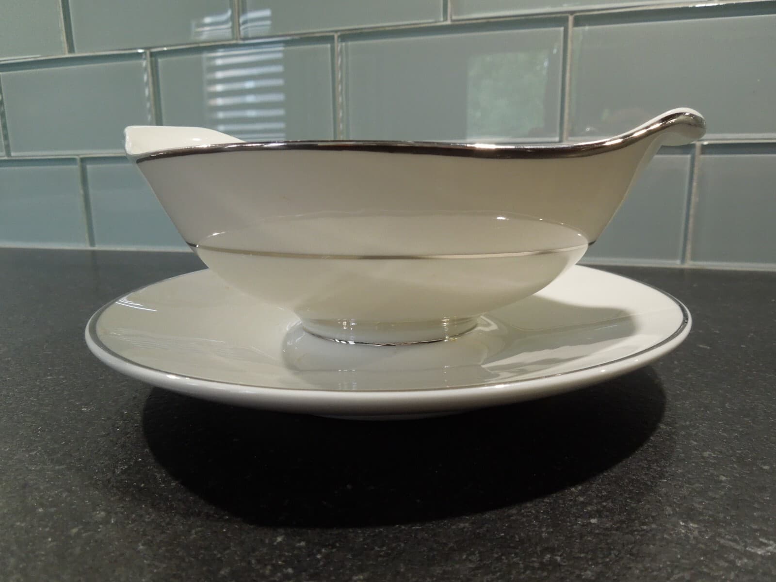 Gravy Boat with Attached Underplate Moderne (Platinum Trim) by ROYAL JACKSON 3