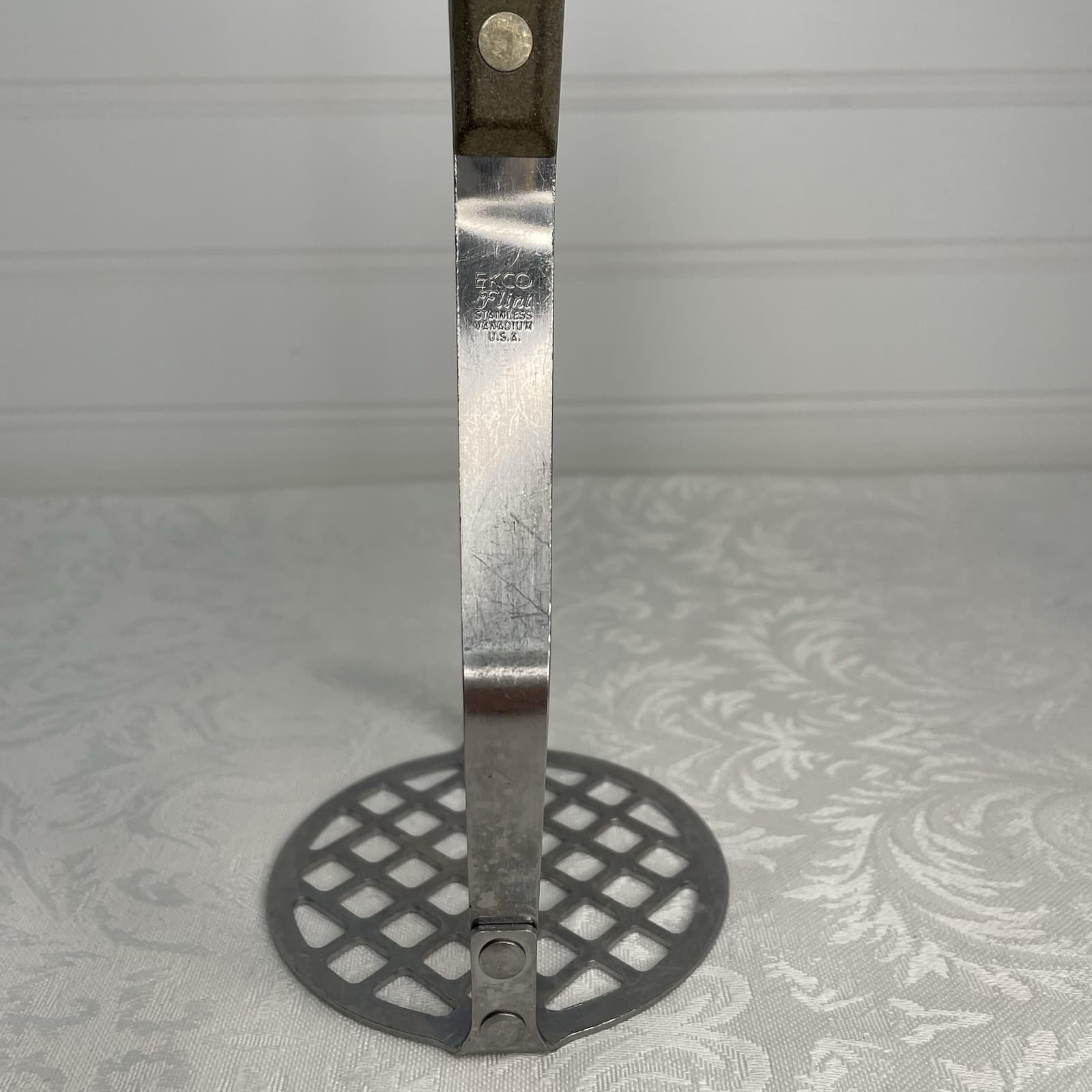 Vintage Ekco Potato Vegetable Food Masher Stainless Vanadium Composite Handle 9" 5