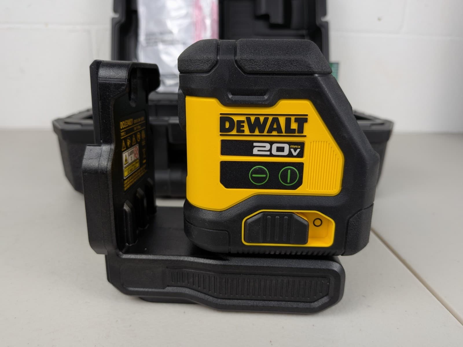 DEWALT DCLE34021 20V MAX Li-Ion Cordless Green Cross Line Laser (Tool Only) 4