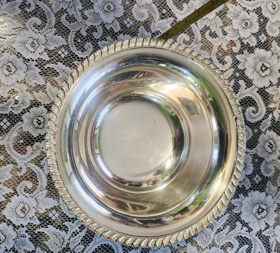 V "9 3/4" FEATHER EDGED SMOOTH PEDISTAL SILVERPLATED FRUIT CANDY ETC BOWL🍬🌰🍎 3