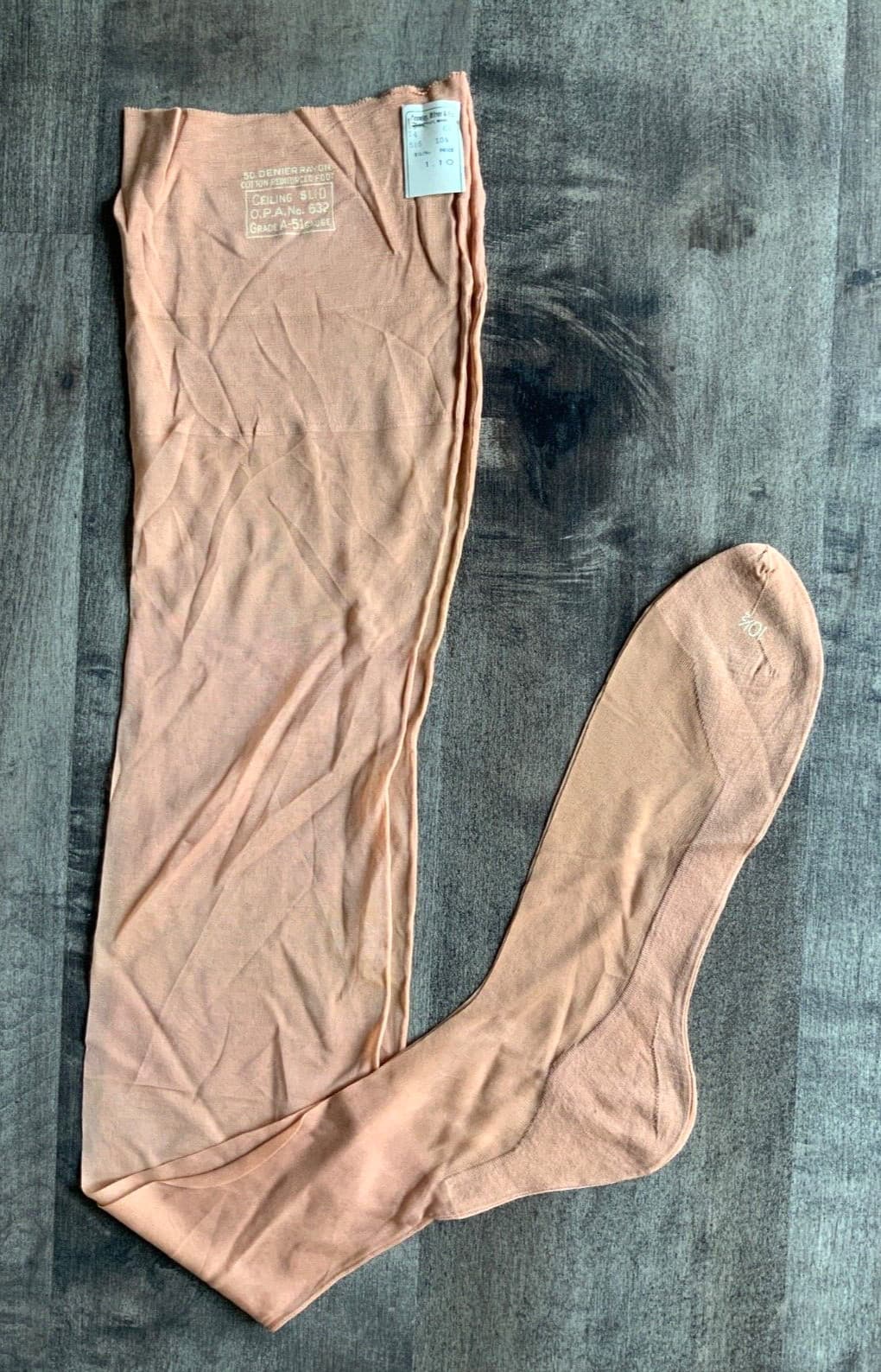 NEW 1940s WWII Vintage Woman’s Sheer RAYON Stockings Hose Seam CUBAN HEEL - 10.5 2