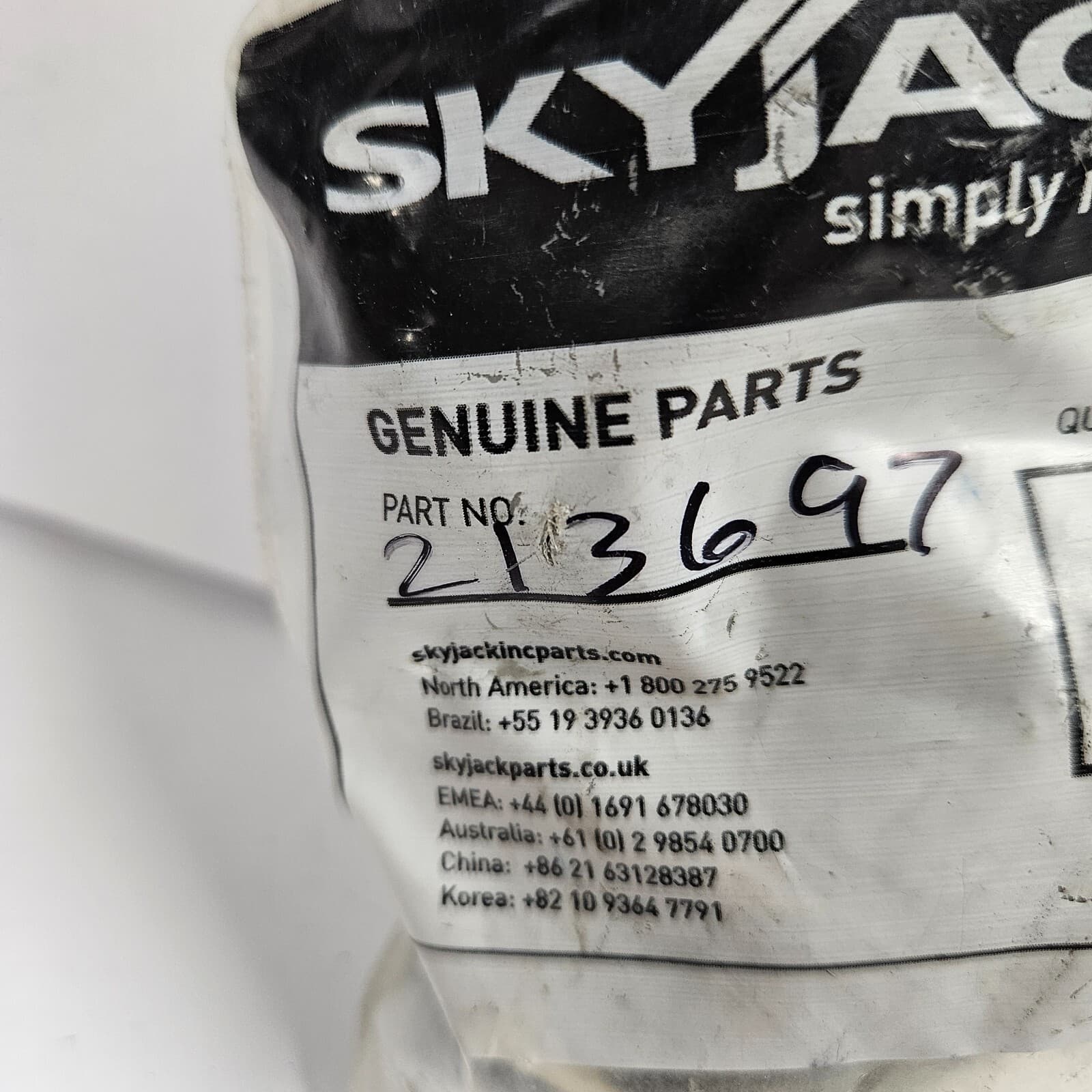   SKYJACK  #213697 IGNITION SWITCH  OEM RT SCISSOR LIFT NEW SEALED 2