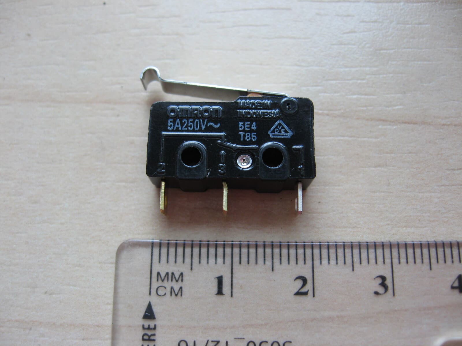 Omron Micro Limit Switch SS-5GL13 with Curved Tip Lever 5A 125VAC #E66AA 6