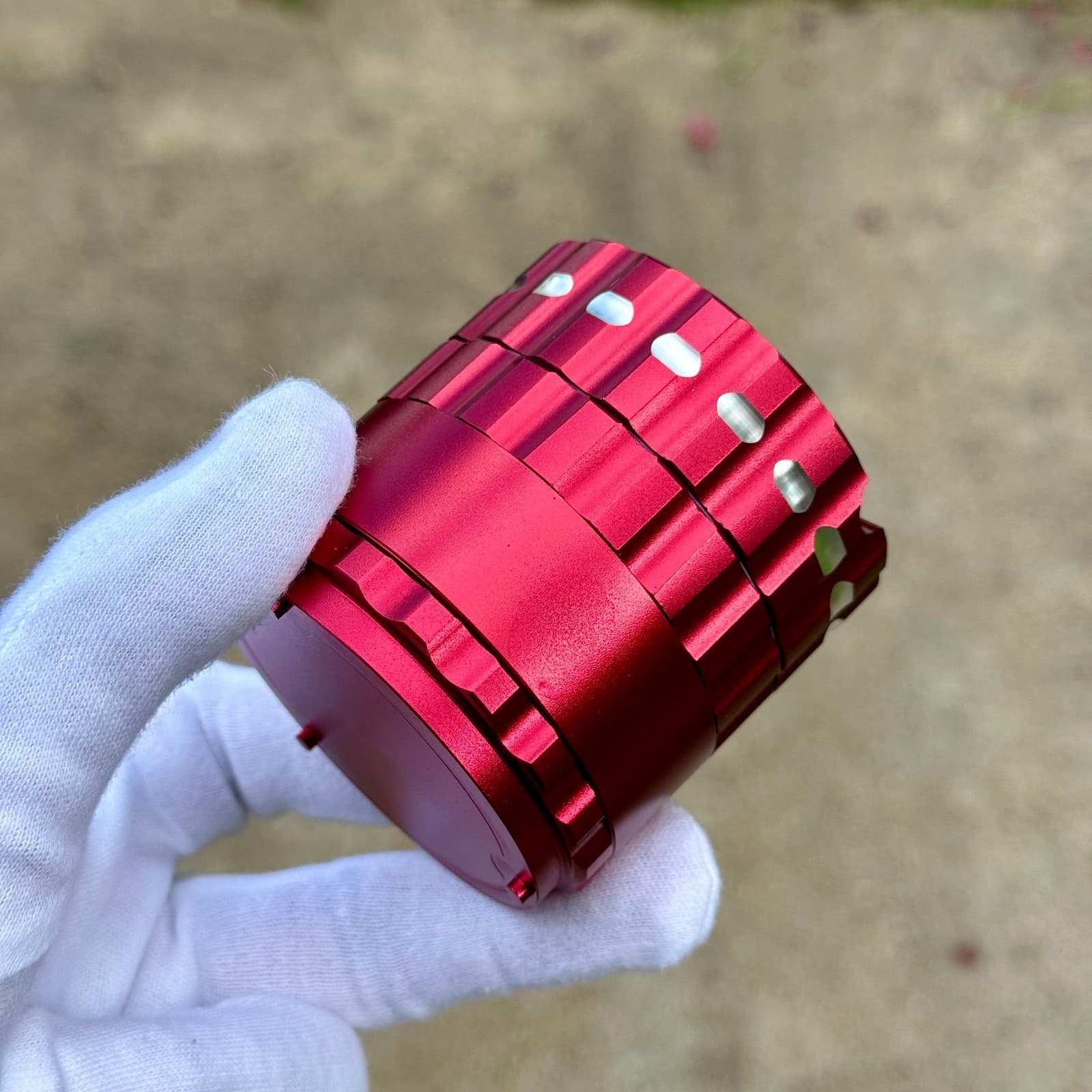 Ashtray Magnetic Lid Herb Grinder Spice Crusher (Red) 3