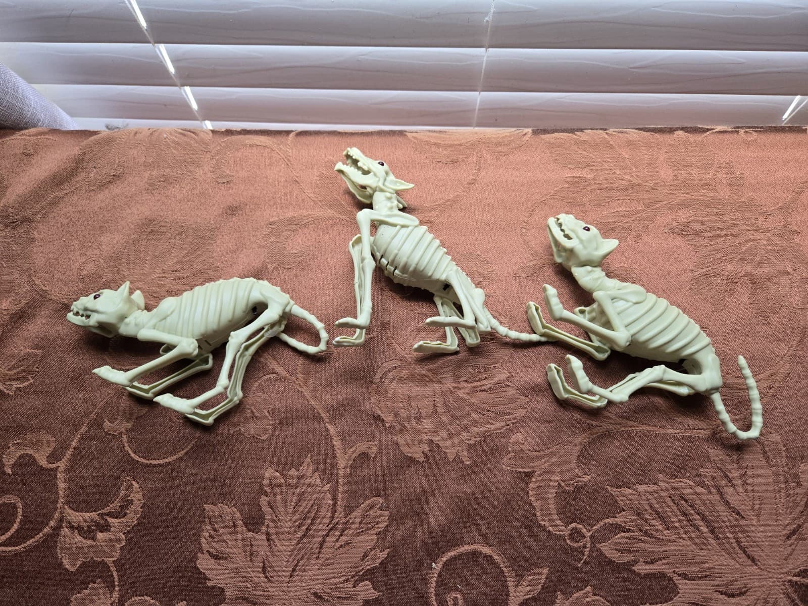 6" HOWLING WOLF SKELETON Figure, Eyes Light Up and It Really Howls Set of 3 4