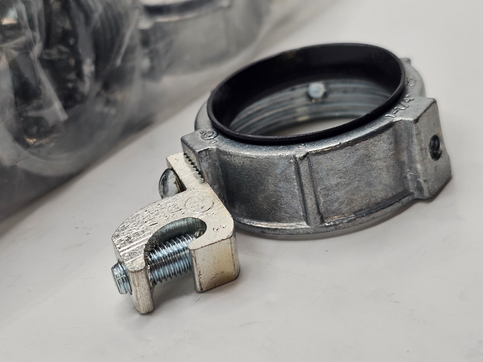 (QTY 13) GLL4 DC, Conduit Grounding Bushing, 1 1/4 Insulated 4