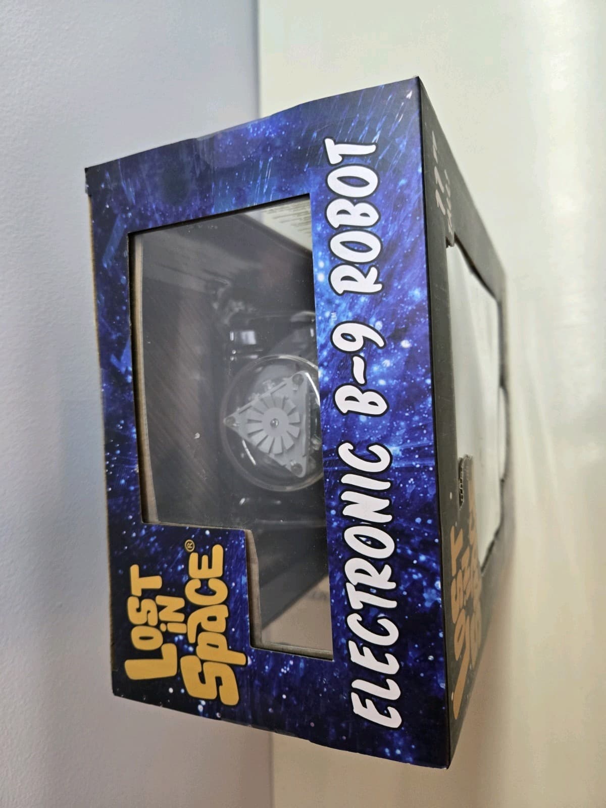 Diamond Select Toys Lost In Space Electronic Lights & Sounds B9 Robot Figure 6