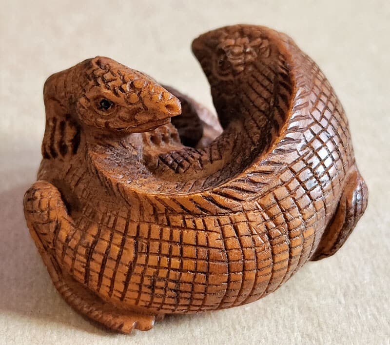Y8286 - 2" Hand Carved Boxwood Netsuke Figurine - 2 Stunning Lizard 6