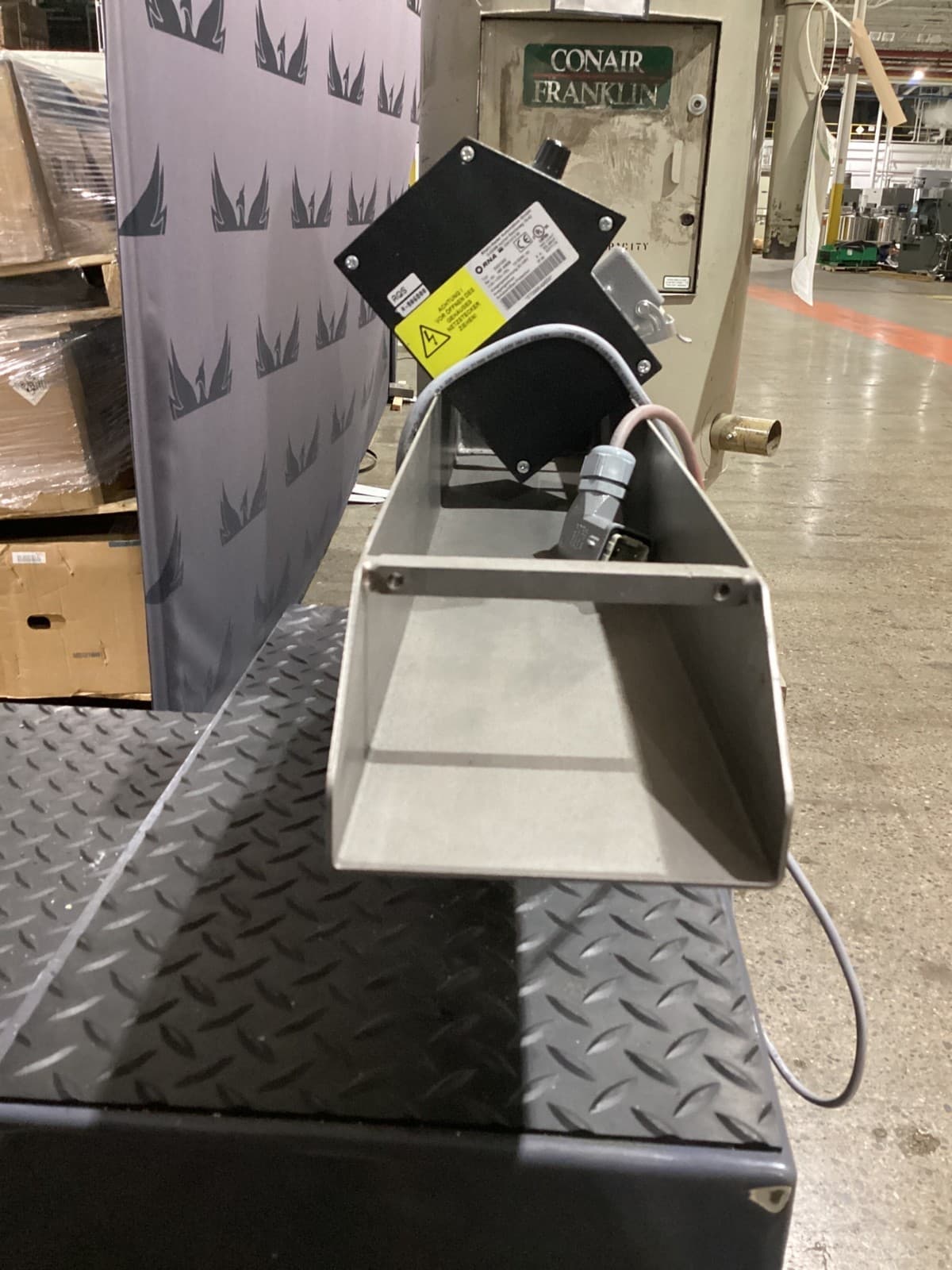 RNA ESG1000 W/ SLL400-400 Vibratory Feeder System USED 3