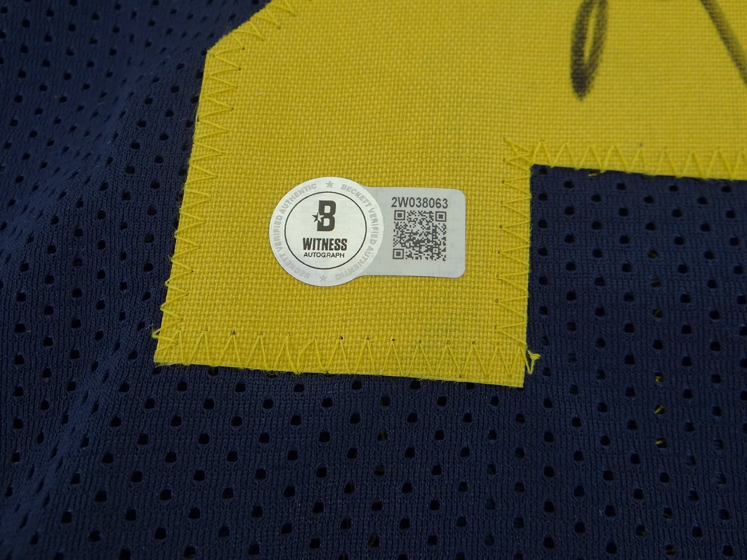 2023 Michigan Wolverines Team Signed Jersey JJ McCarthy & 12 Others w/BAS COA 6