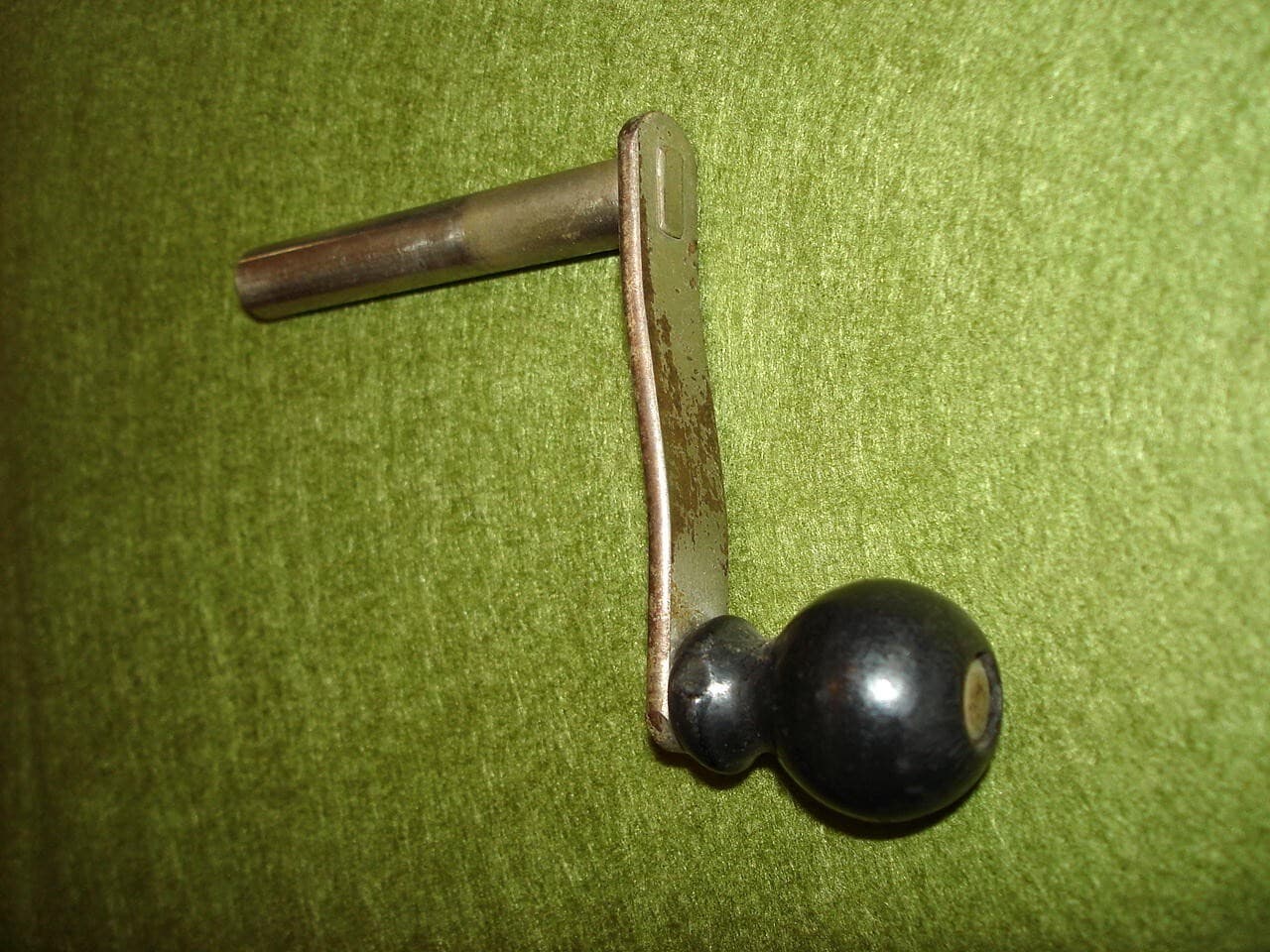 Columbia Phonograph Crank - Early 2