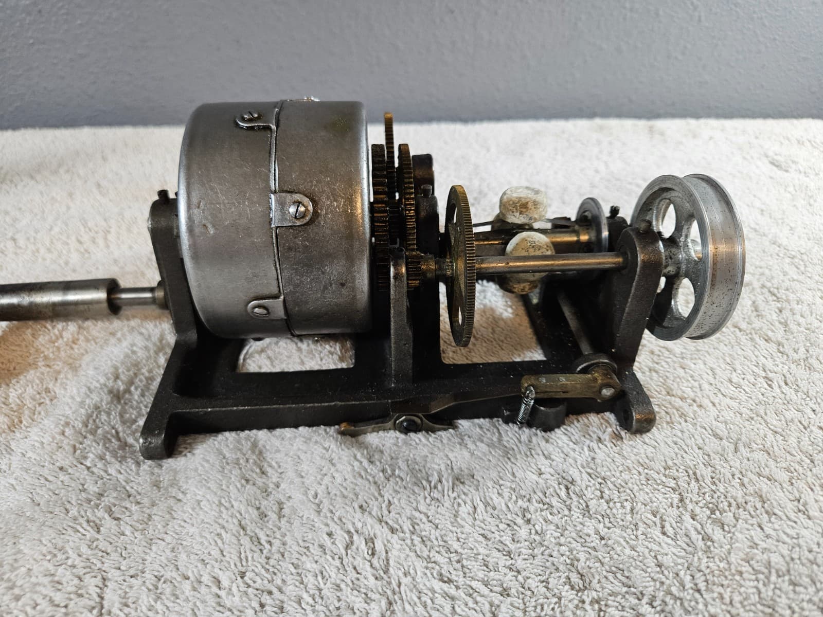 Columbia Graphophone mechanism with crank handle. Watch It Work! 4