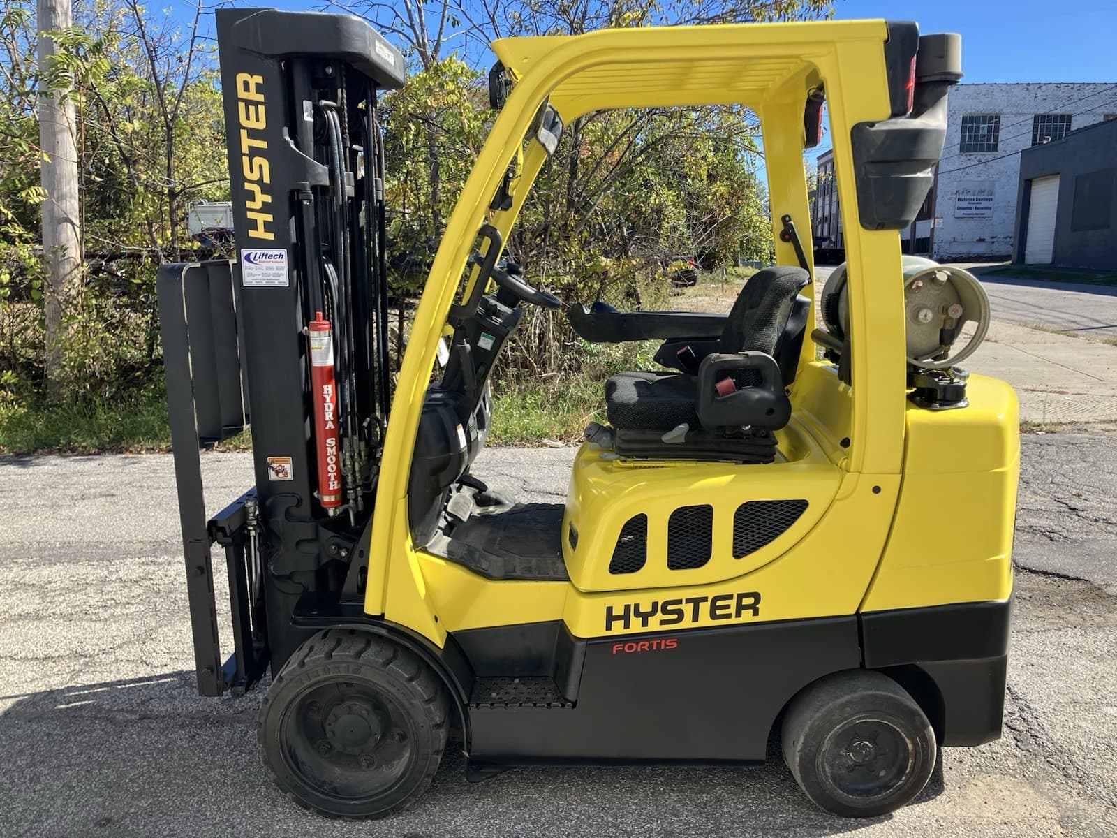 2019 Hyster 7000 LB Forklift with Side shift and Triple Mast 4