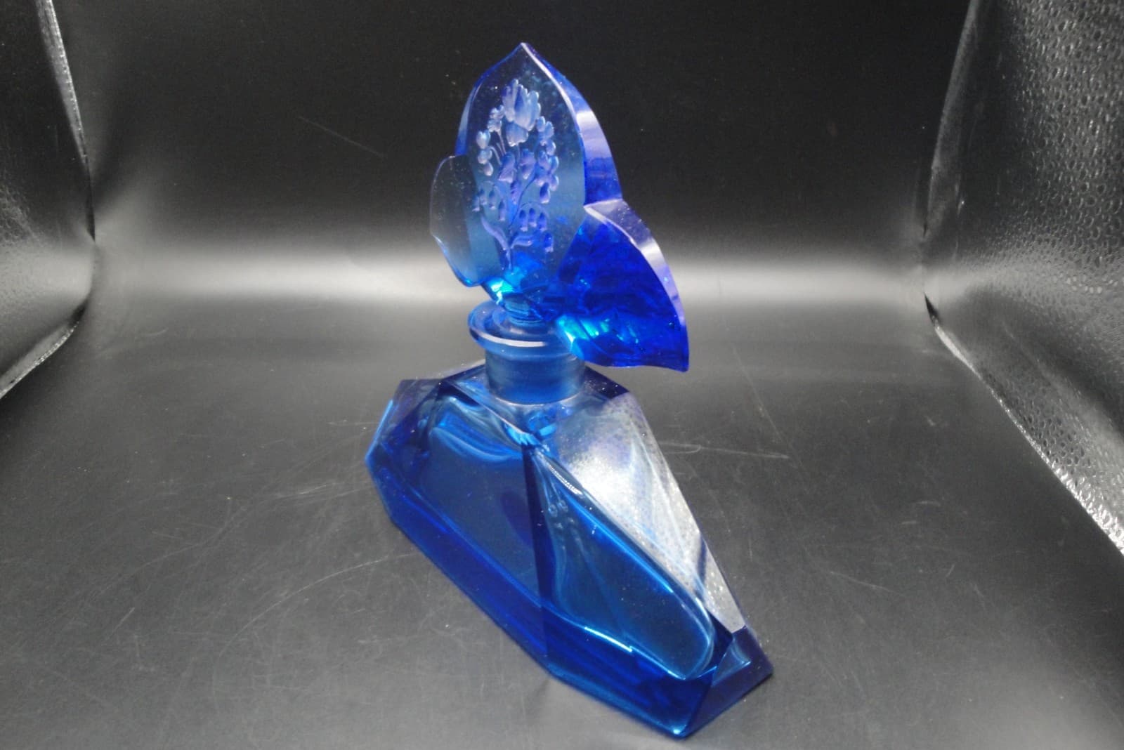 Vintage Art Deco Czech Blue Crystal Glass Perfume Bottle w/ Large Etched Stopper 2