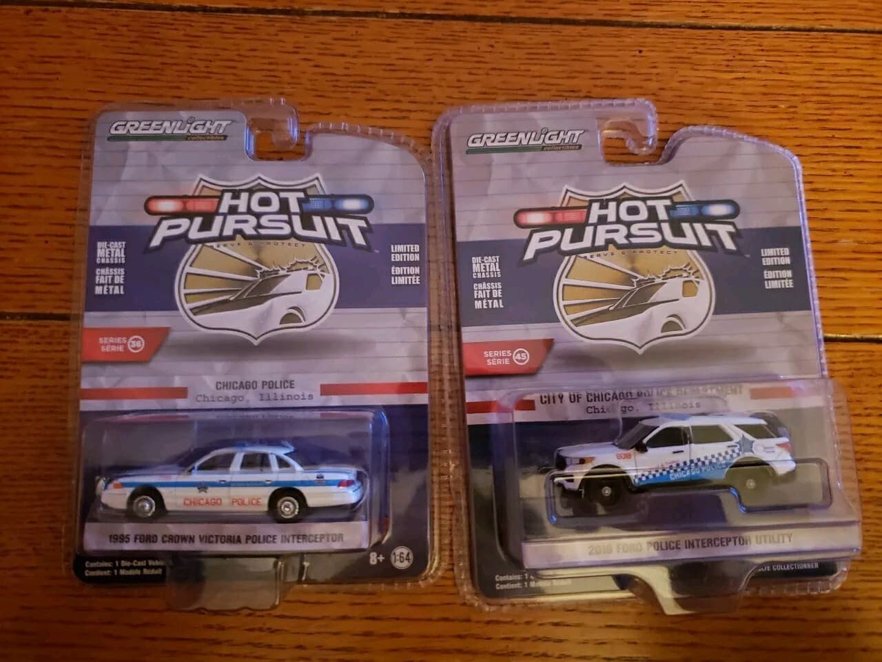 2 Greenlight Hot Pursuit Chicago Police Car Crown Victoria / Interceptor Utilit